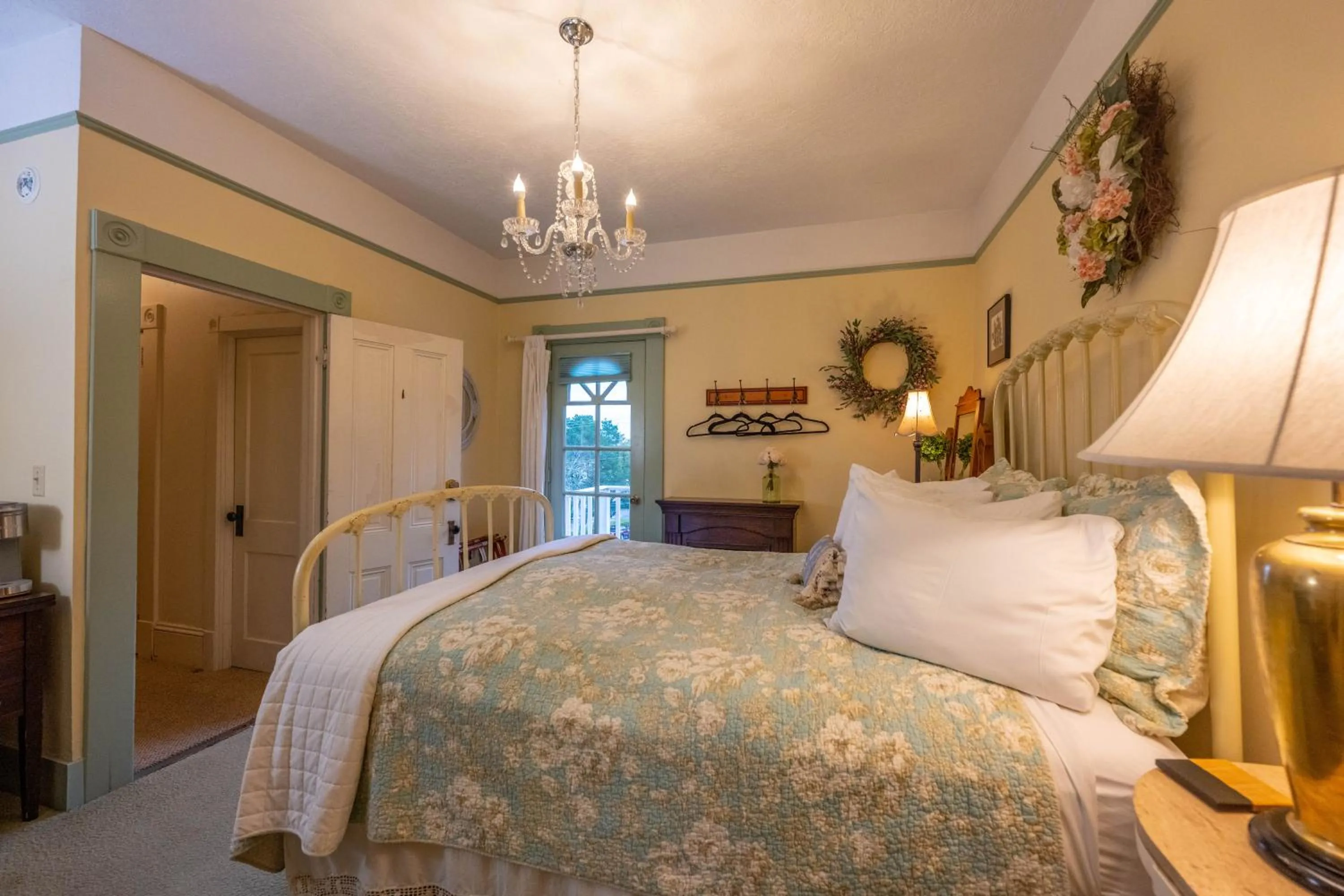 Bed in Clementine's Guest House & Vacation Rentals