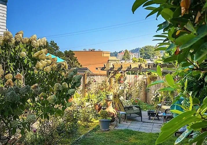 Clementine's Guest House & Vacation Rentals