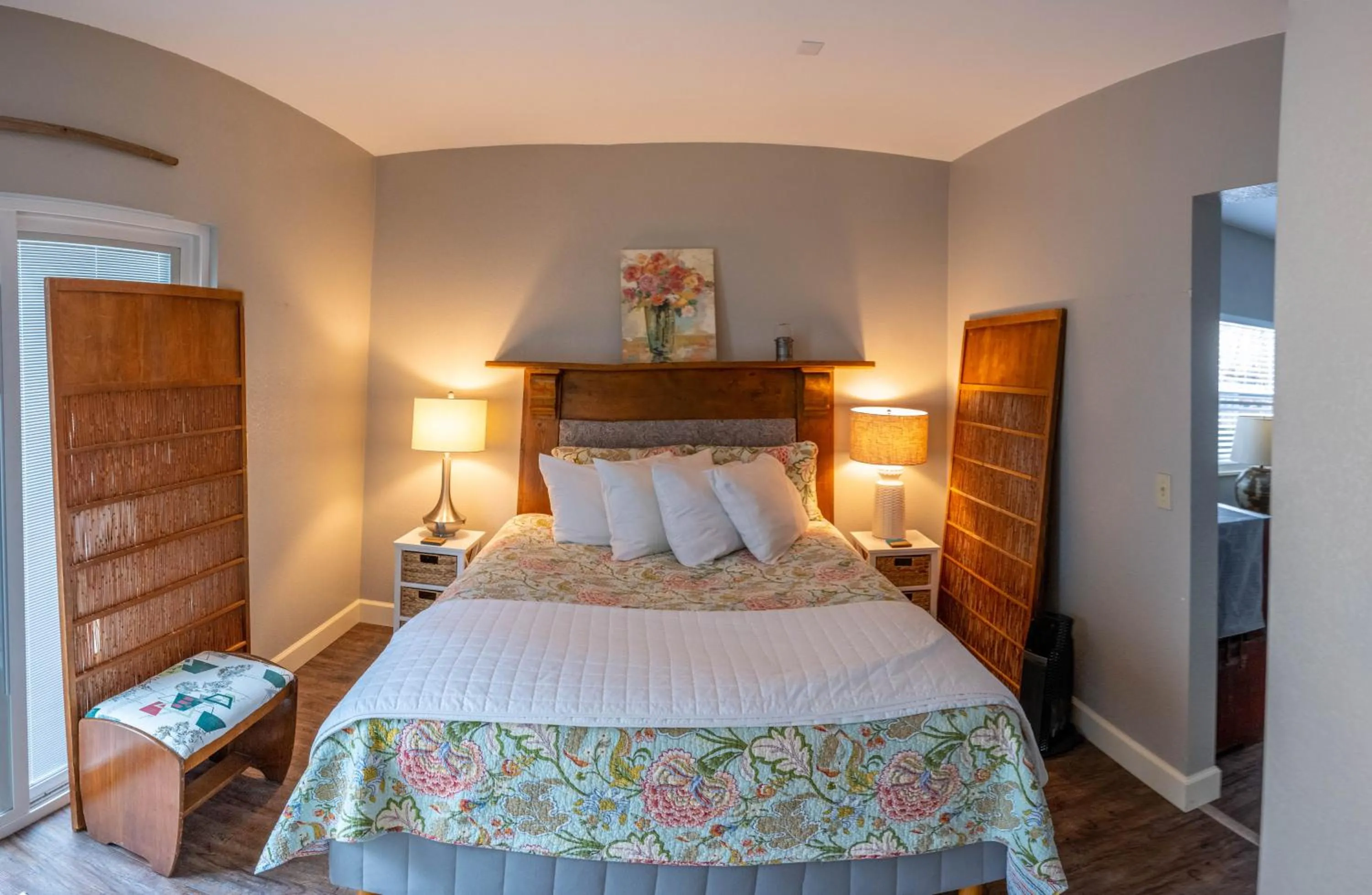 Bed in Clementine's Guest House & Vacation Rentals