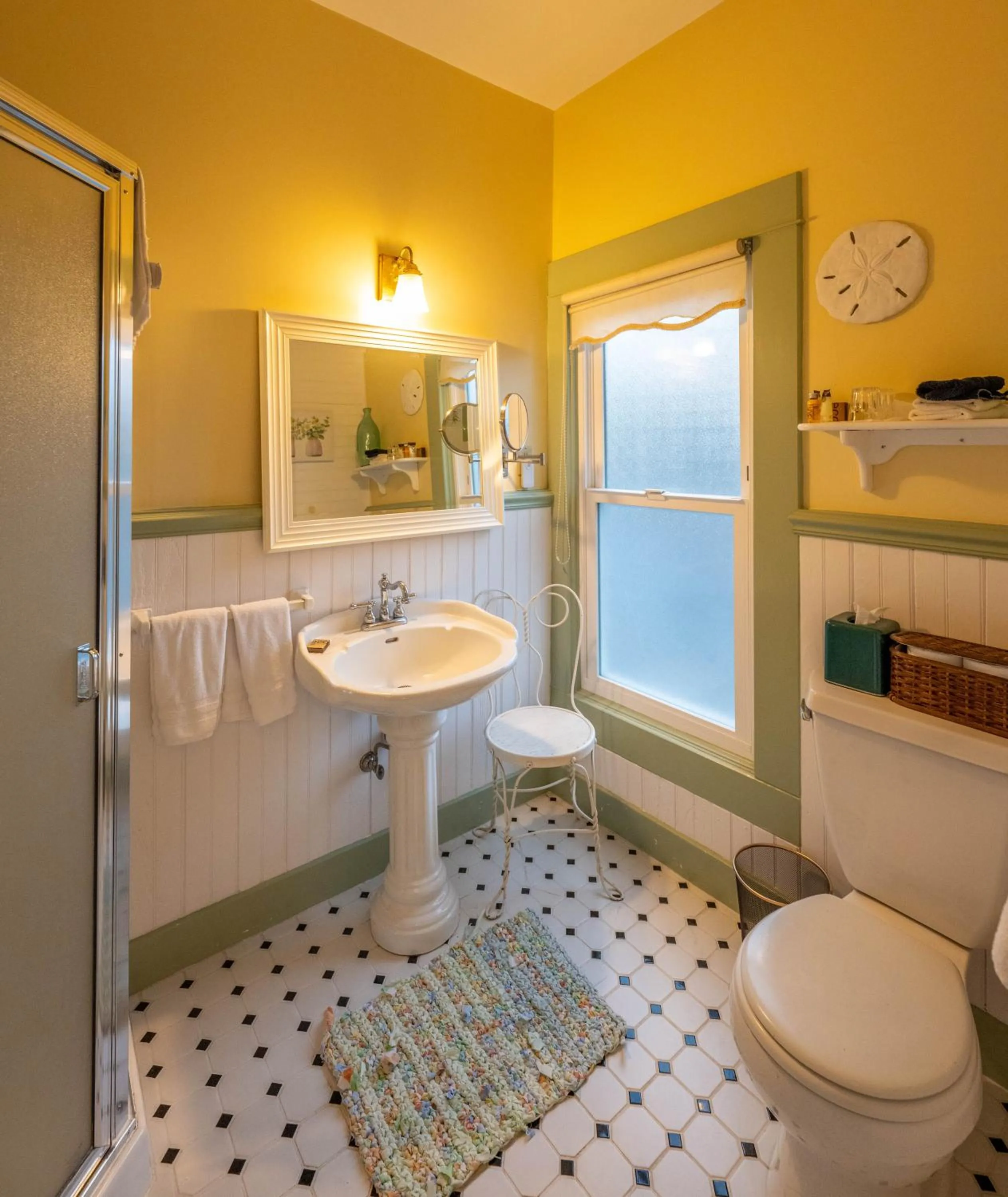 Clementine's Guest House & Vacation Rentals