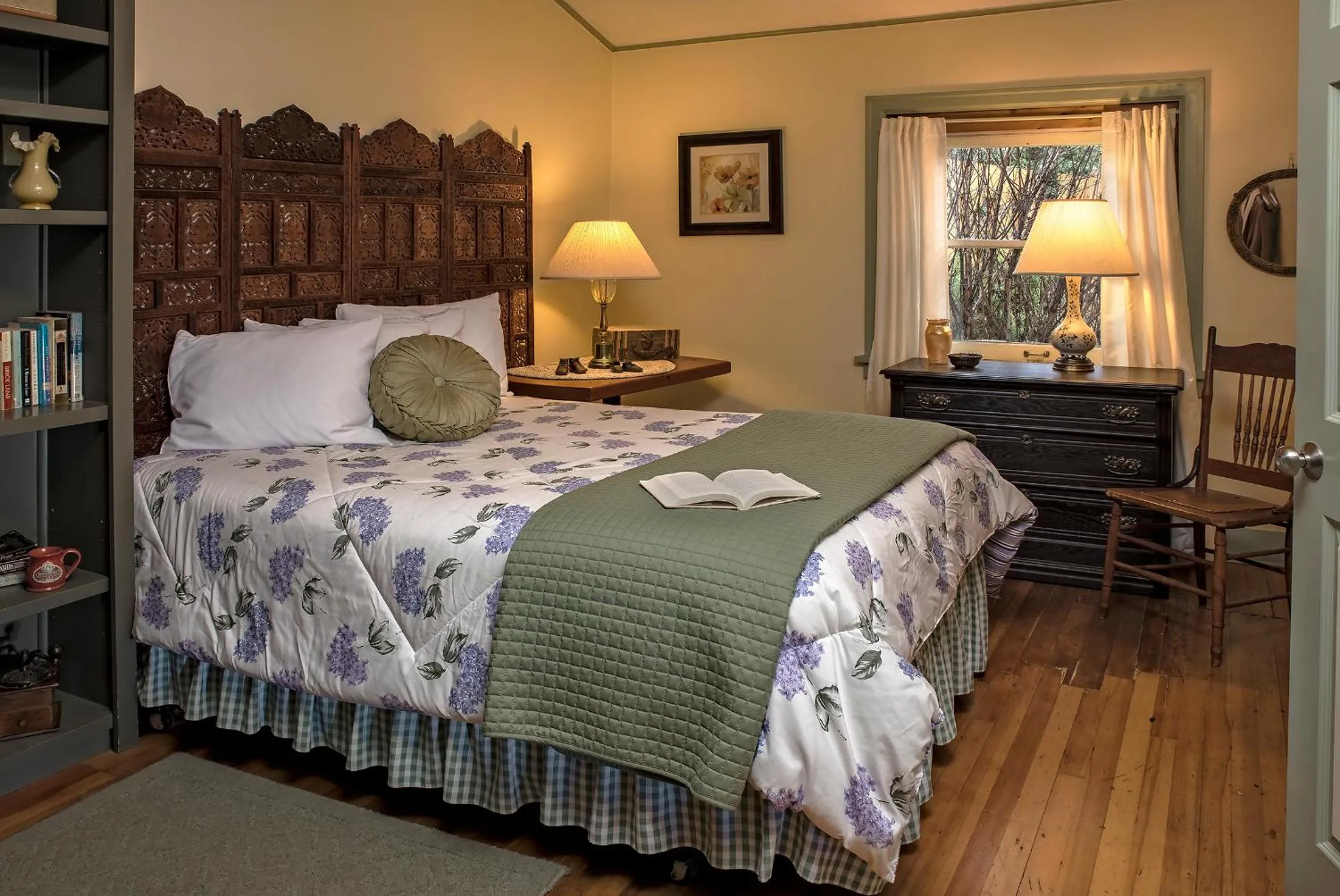 Bedroom, Bed in Clementine's Guest House & Vacation Rentals