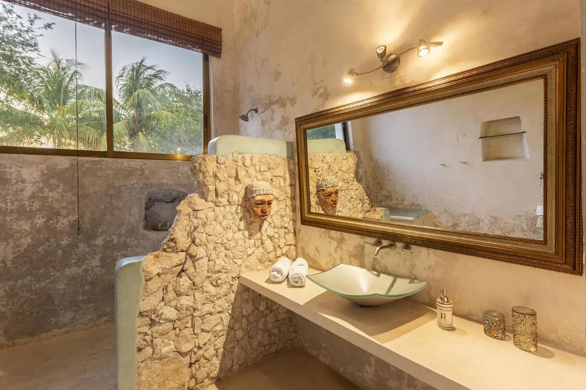 Bathroom in Hacienda Sacnicte Bathroom in Hacienda Sacnicte