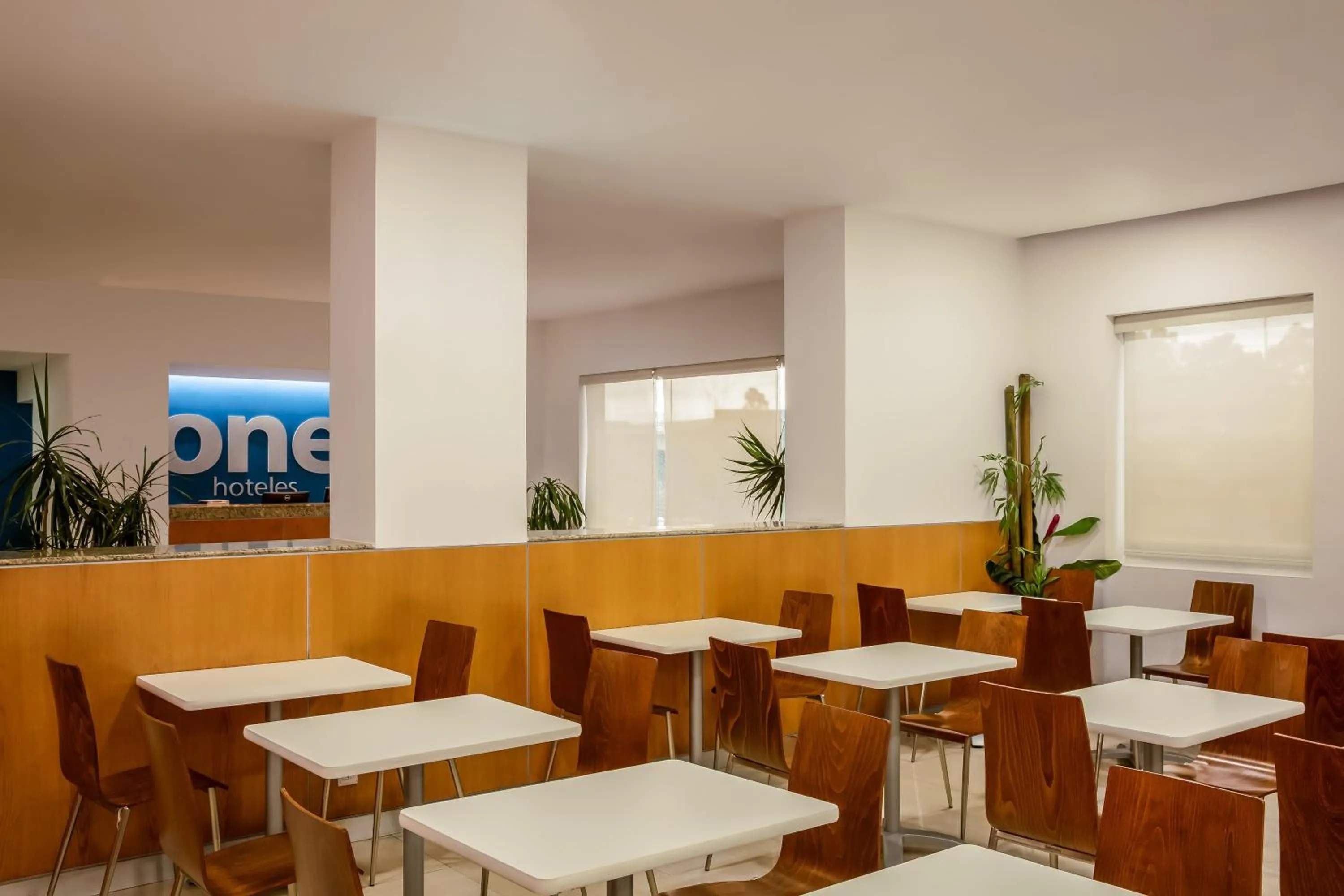 Restaurant/places to eat in One Puebla FINSA