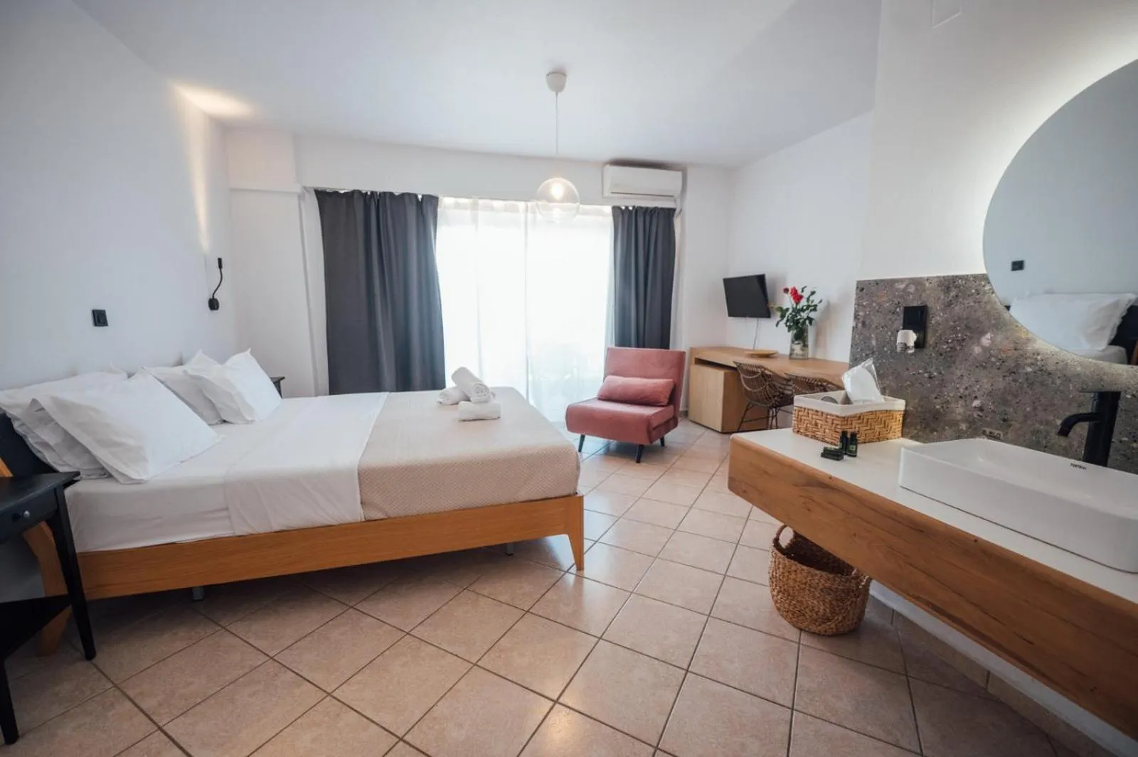 Photo of the whole room, Bed in Thirsty Dog Urban Port Studios