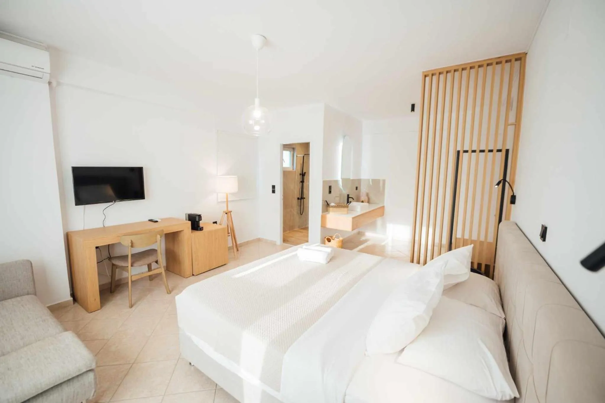 Bed in Thirsty Dog Urban Port Studios