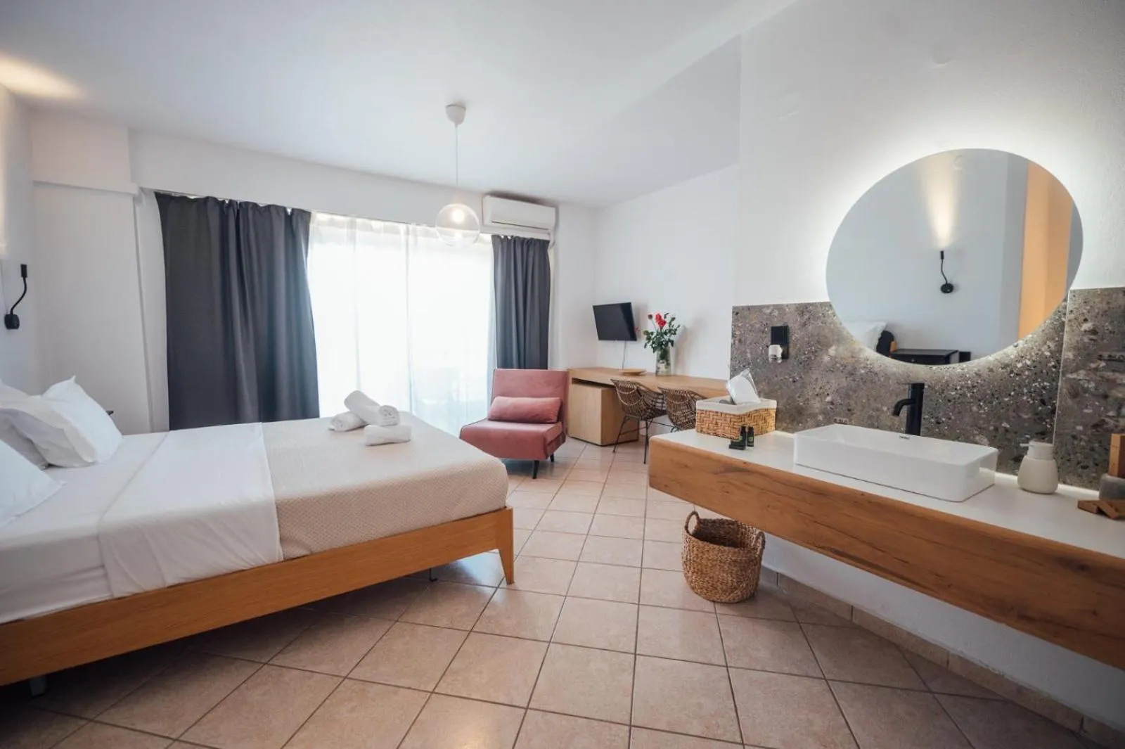 Bed in Thirsty Dog Urban Port Studios