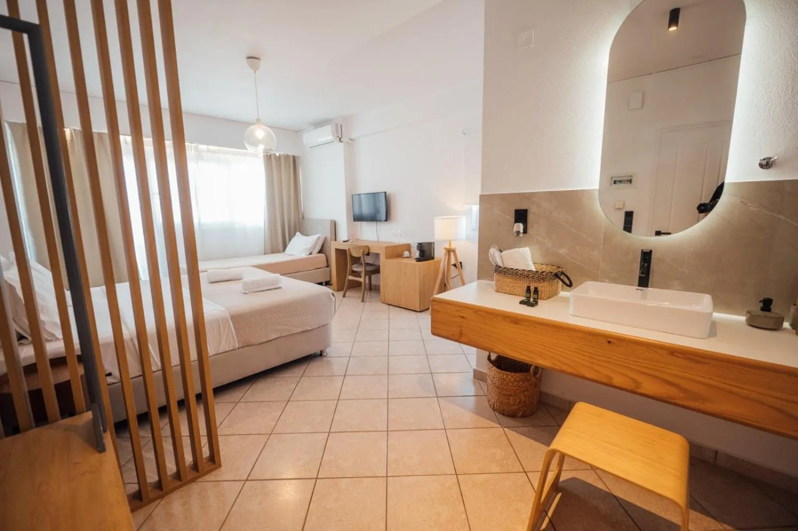 Bed in Thirsty Dog Urban Port Studios