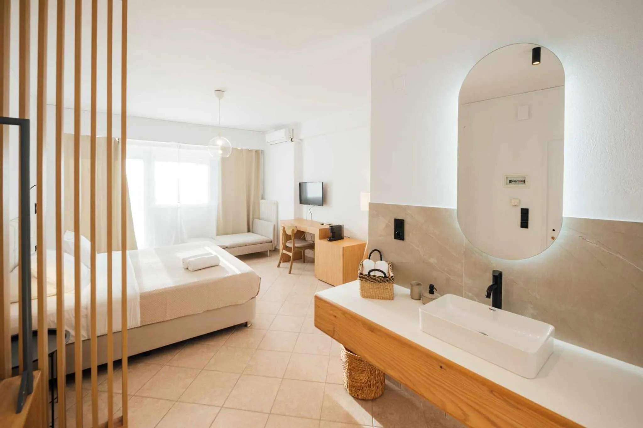 Bed in Thirsty Dog Urban Port Studios