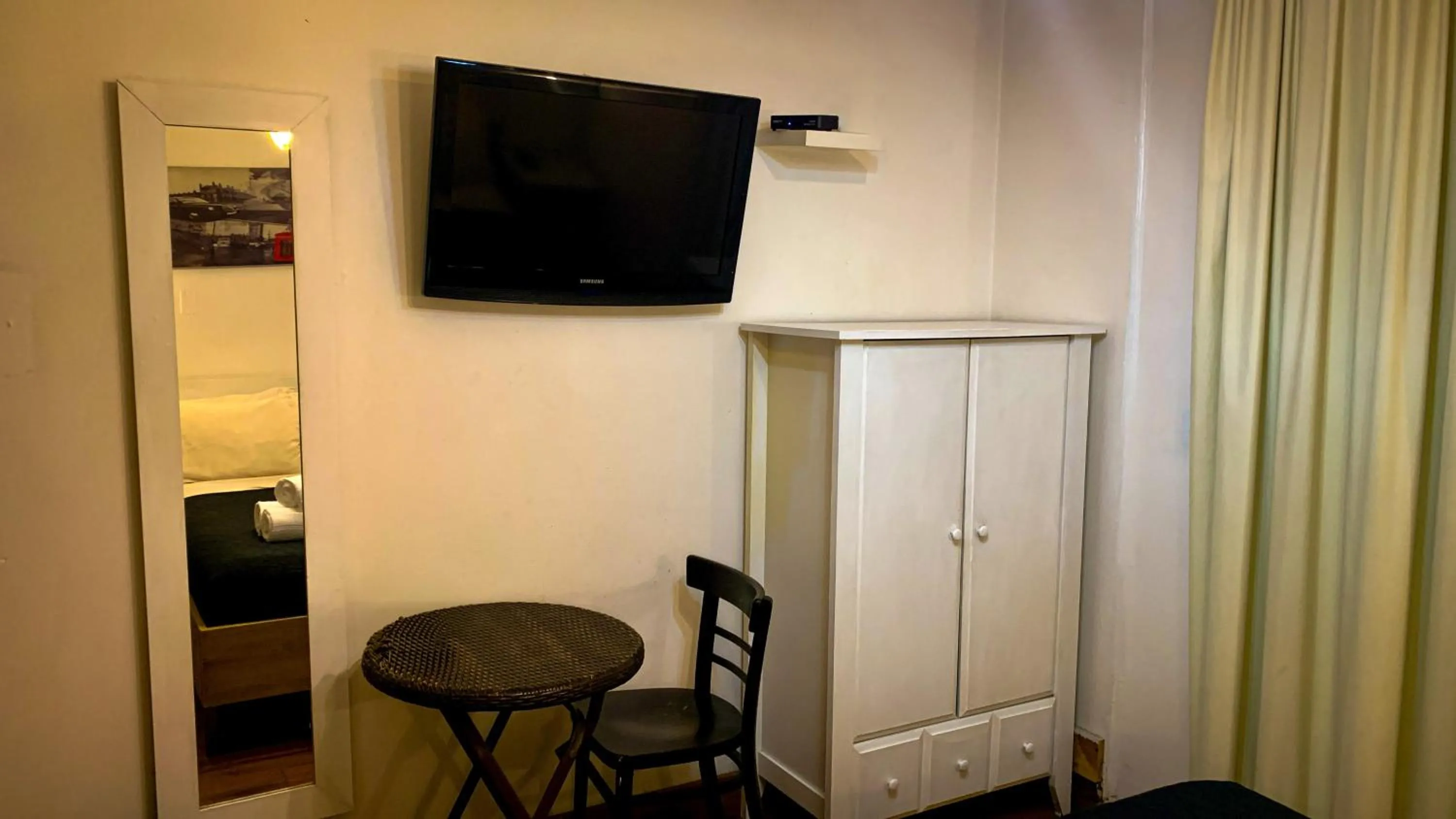 Communal lounge/ TV room in Tremo Bellavista