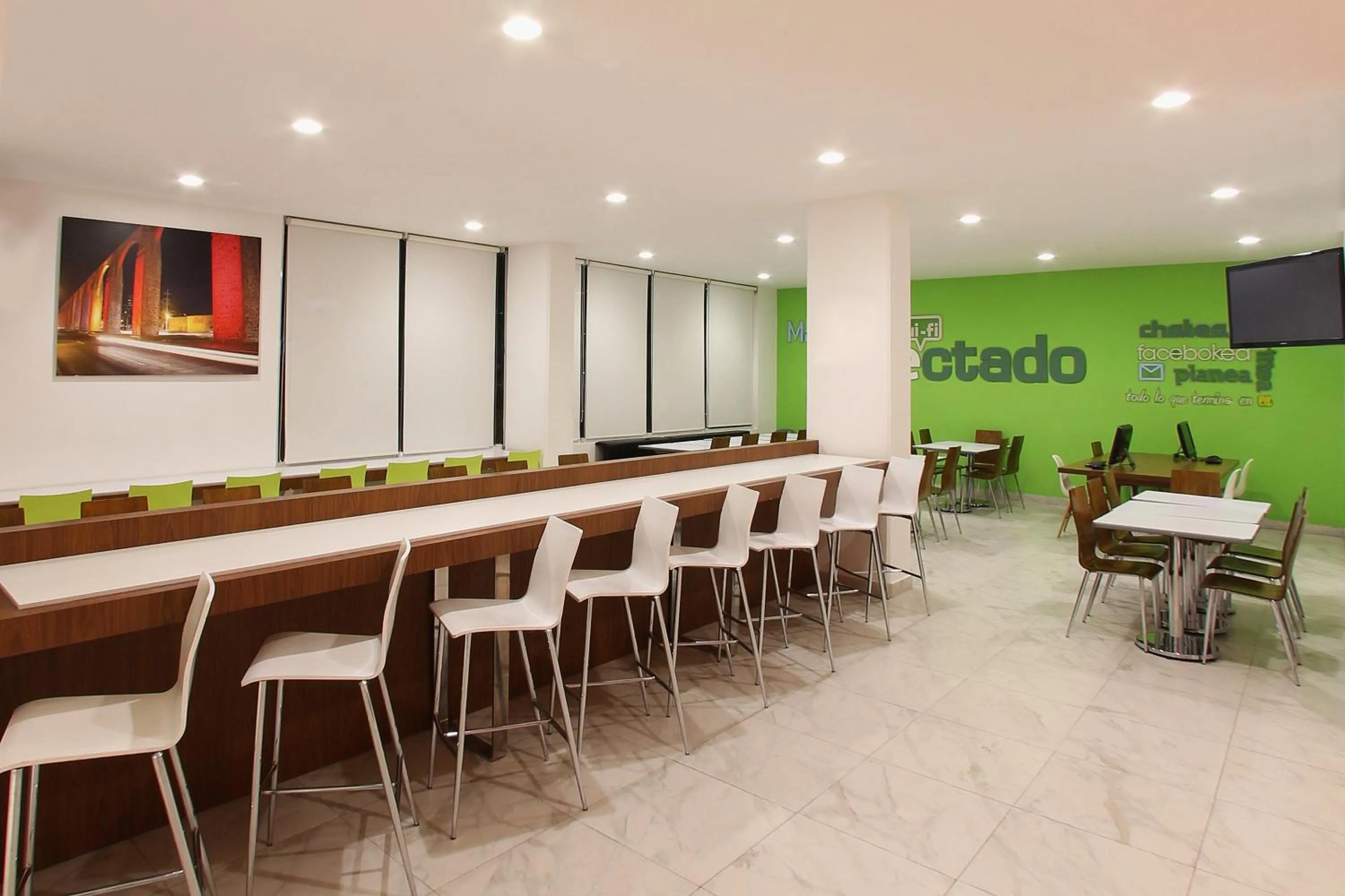 Restaurant/places to eat in One Queretaro Plaza Galerias