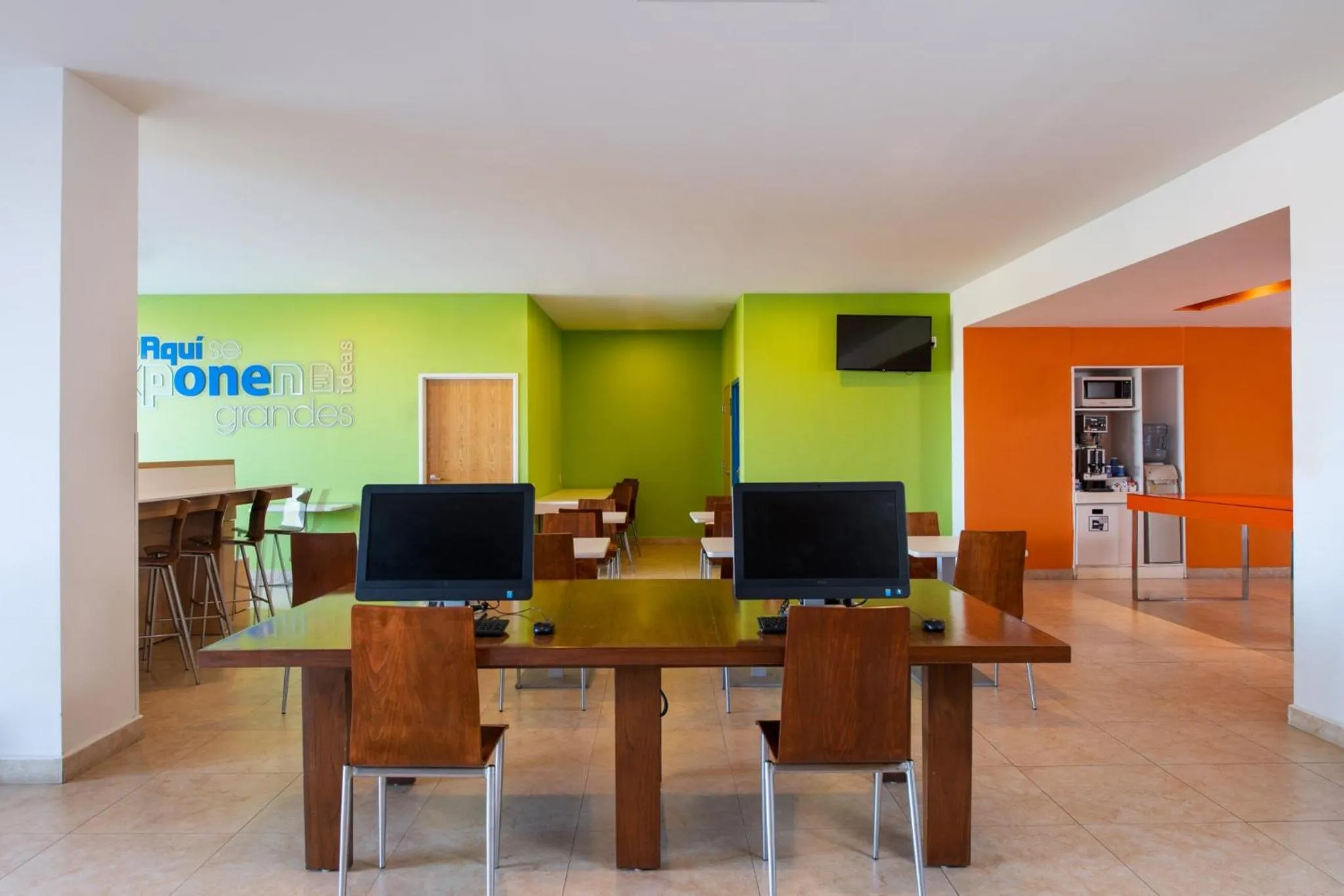 Business facilities in One Puerto Vallarta Aeropuerto