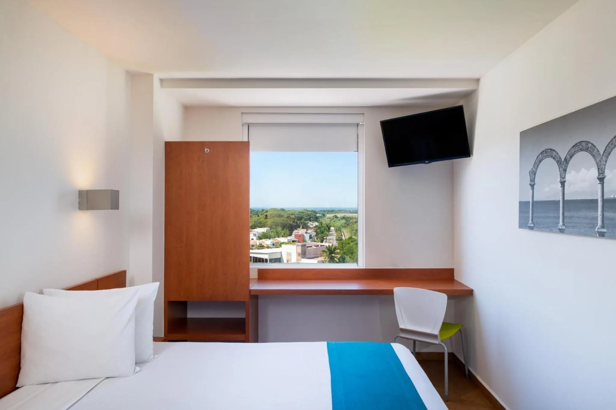 Photo of the whole room, Bed in One Puerto Vallarta Aeropuerto