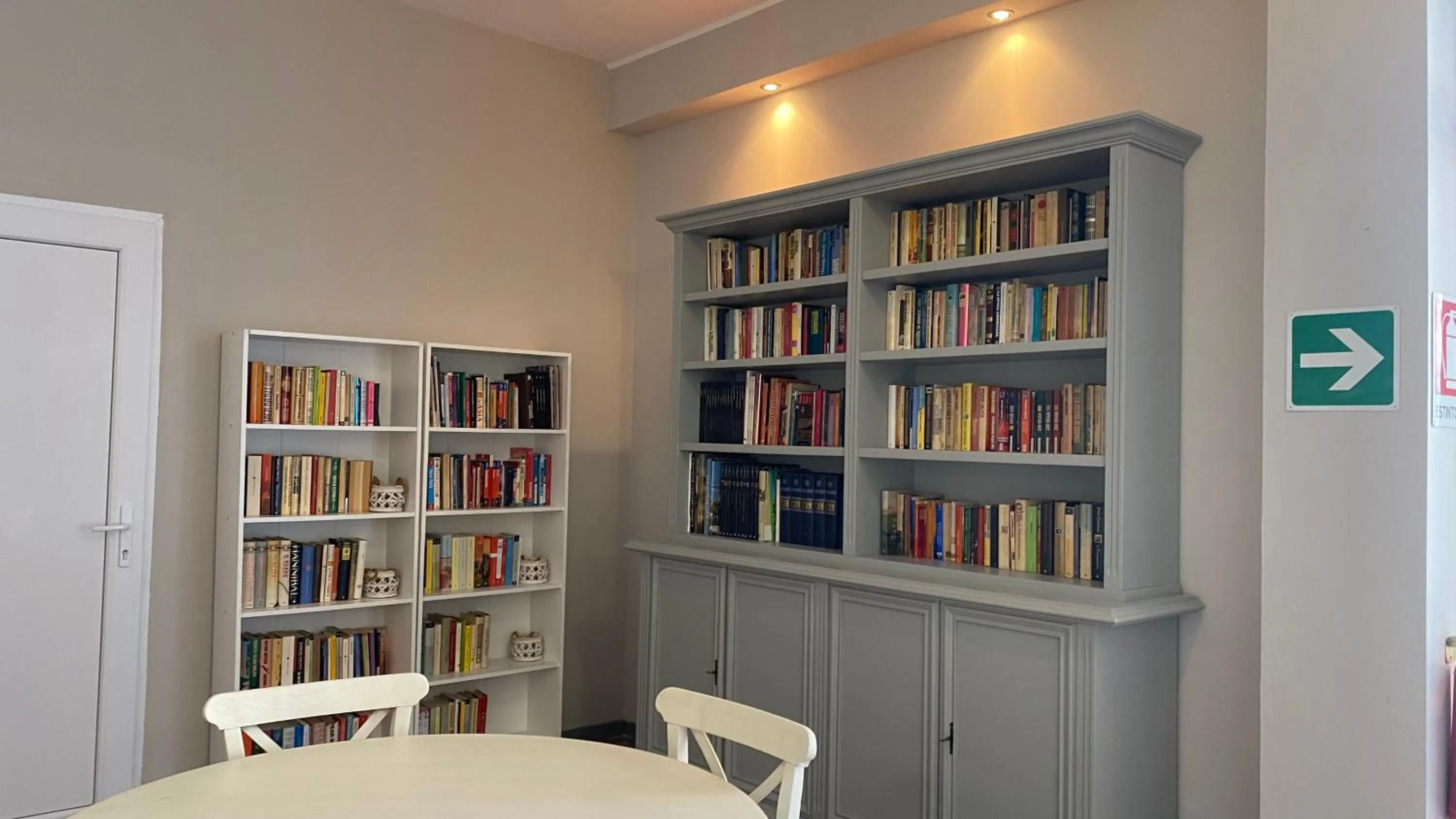 Library in Umbria Green Central Rooms