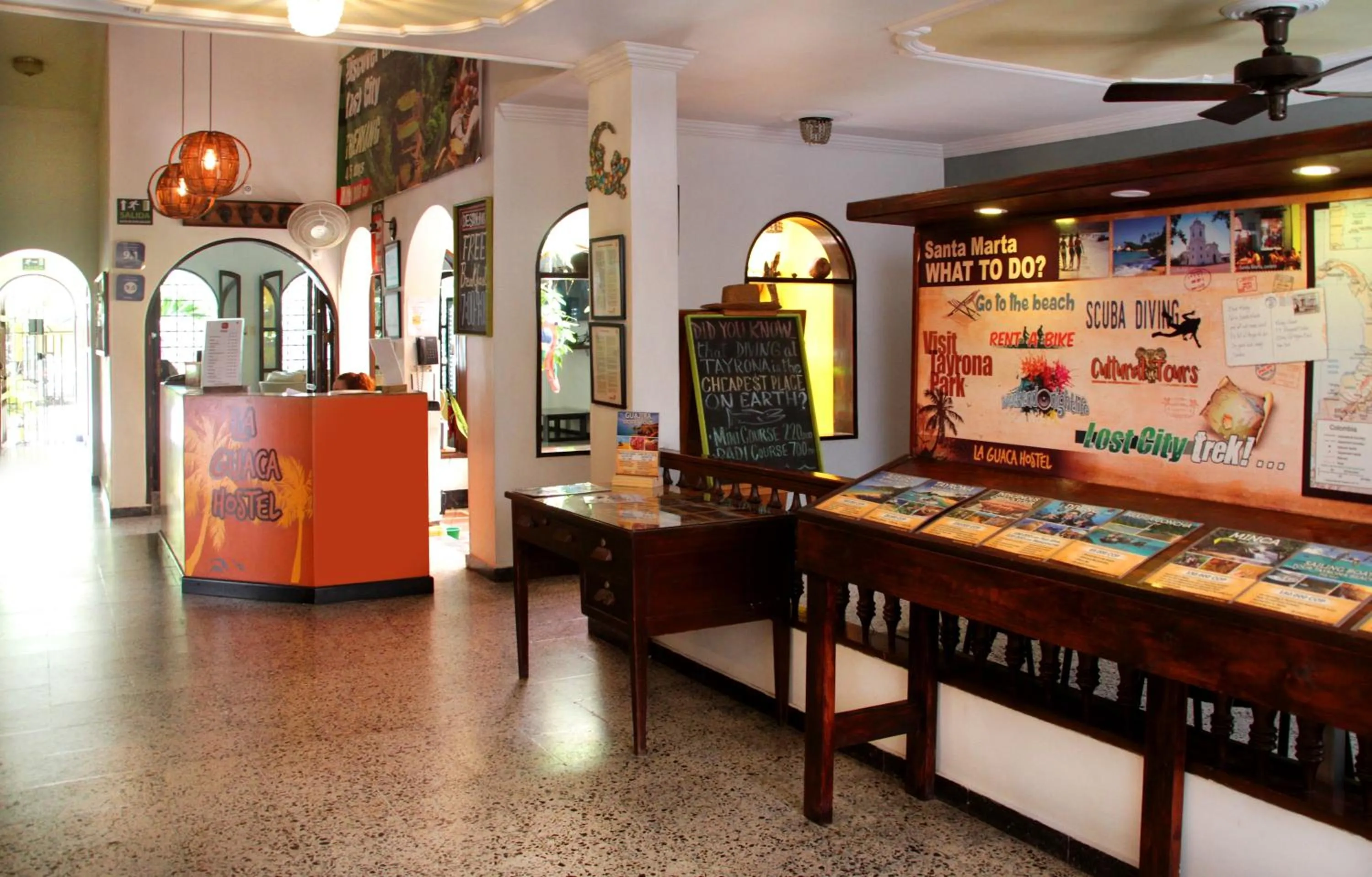 Lobby or reception in La Guaca Hostel Santa Marta