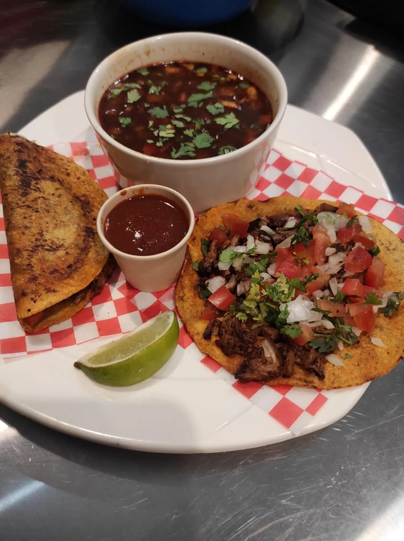 Restaurant/places to eat in La Guaca Hostel Santa Marta