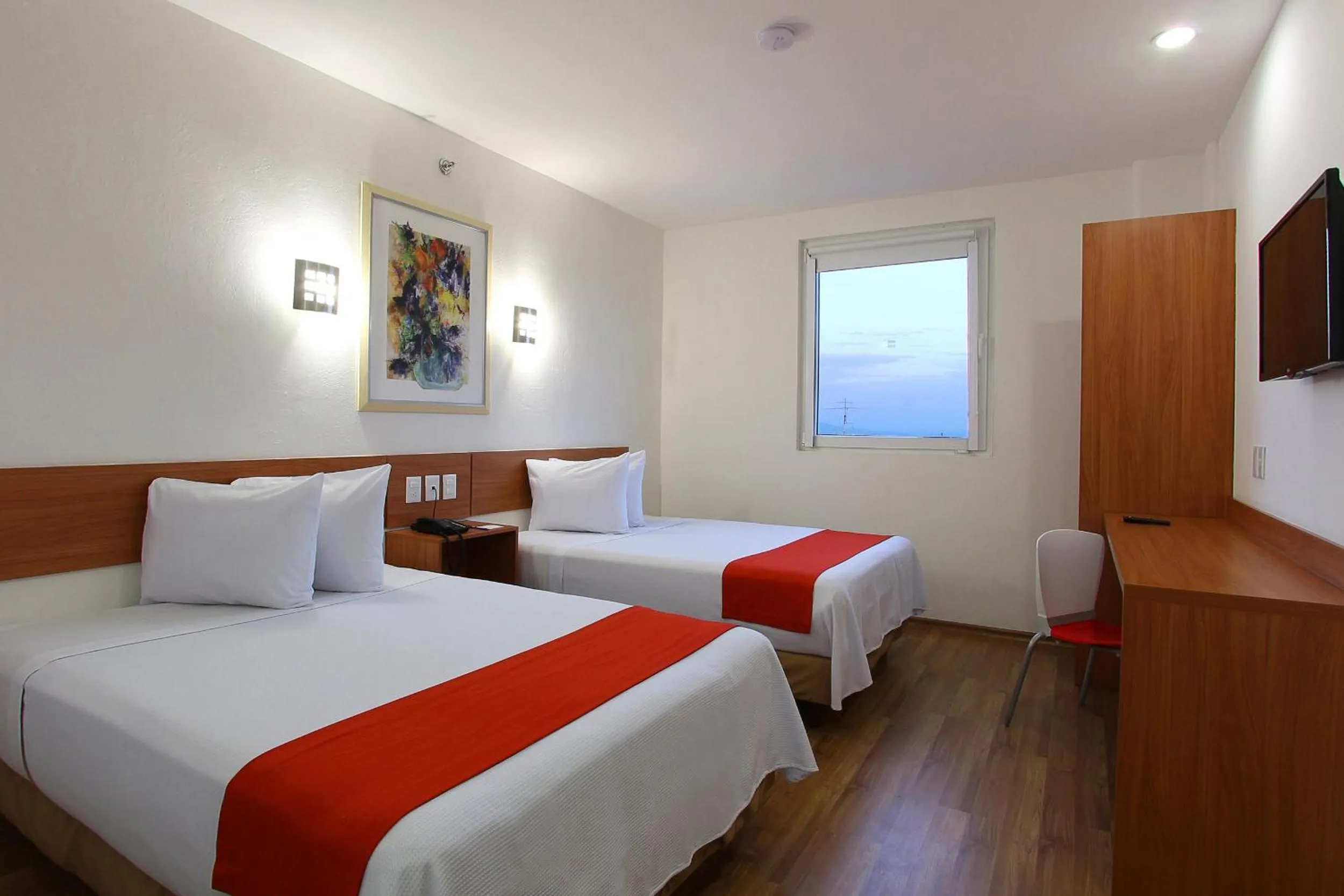 Photo of the whole room, Bed in One Guadalajara Periferico Poniente