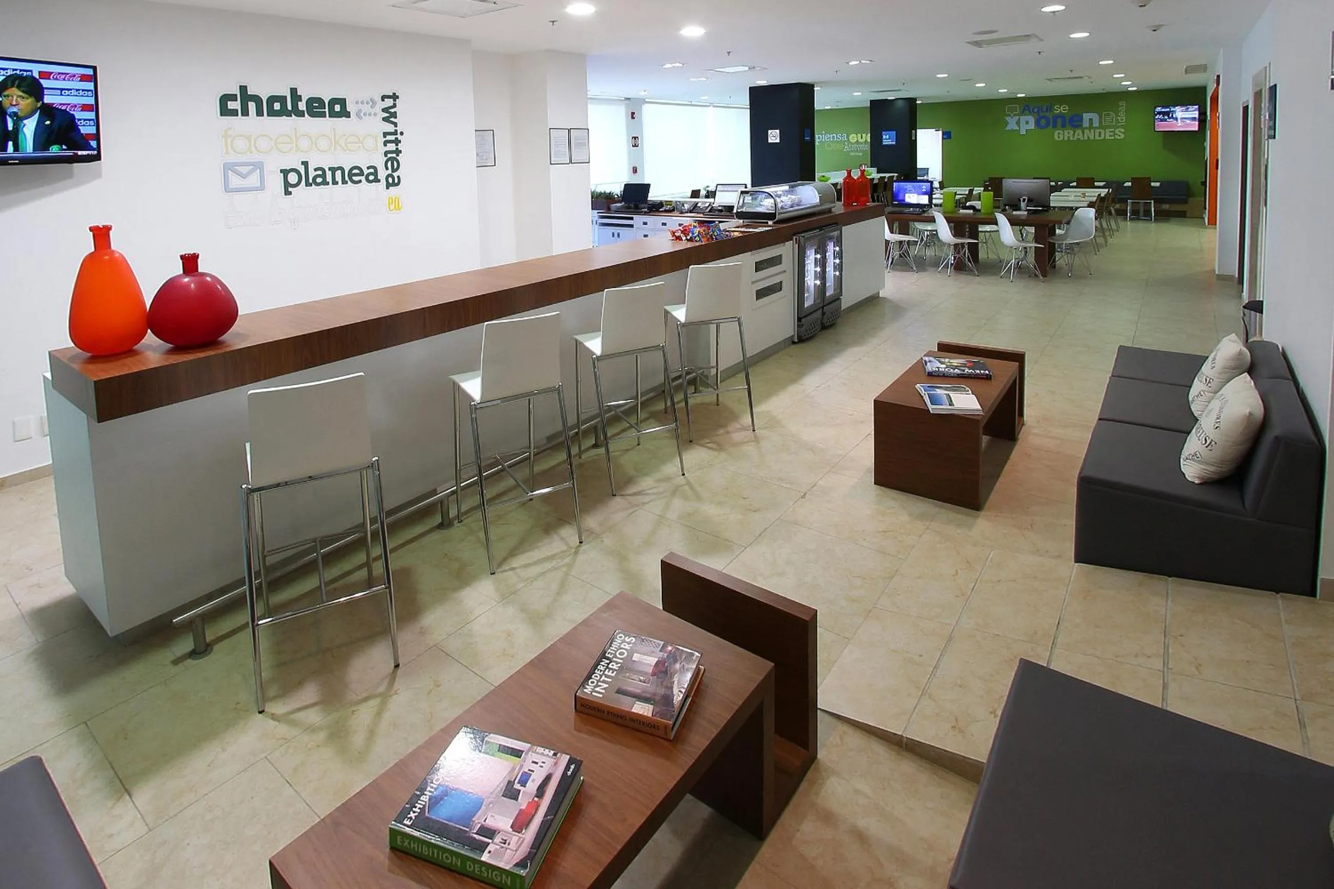 Lobby or reception in One La Paz