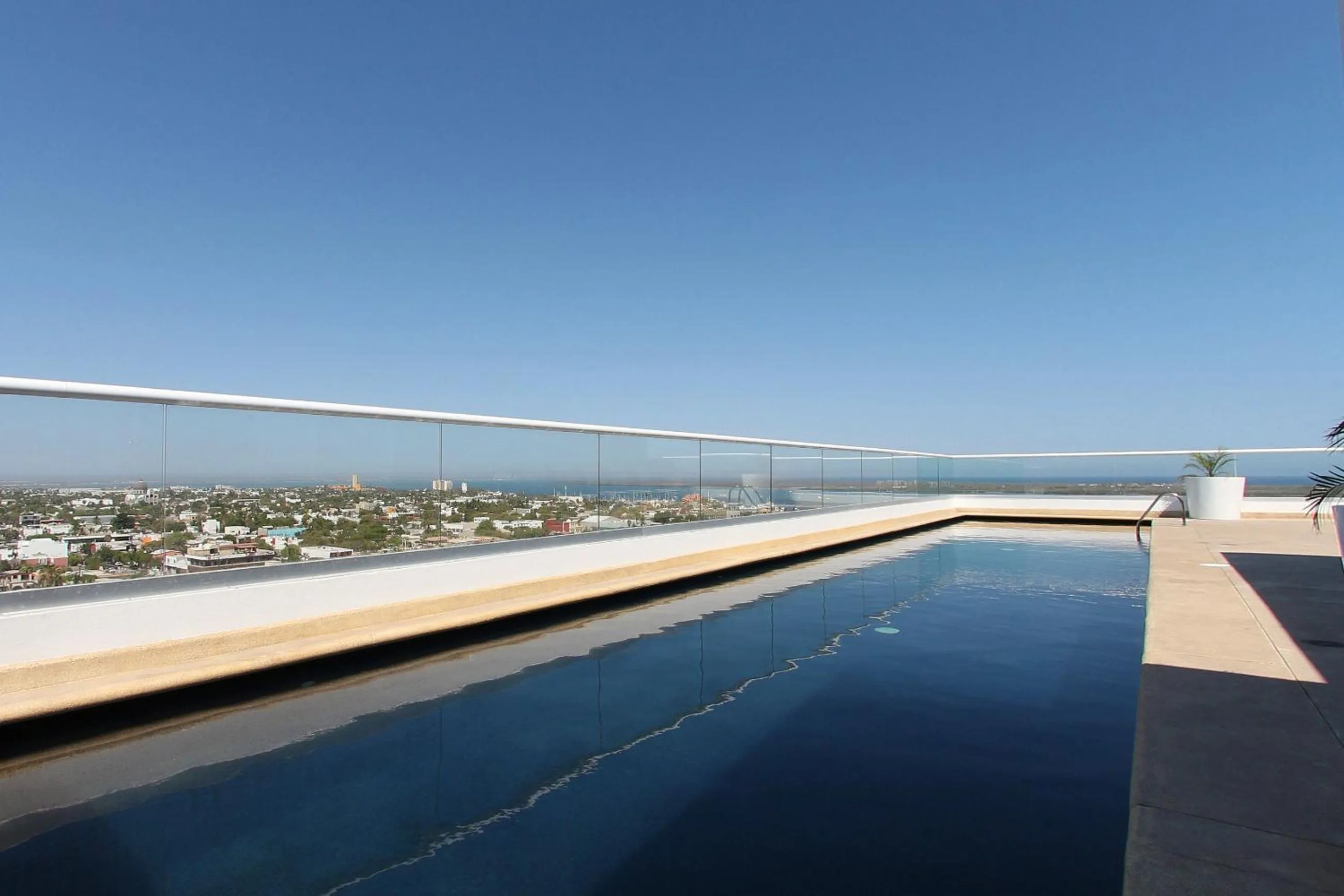 Swimming pool in One La Paz
