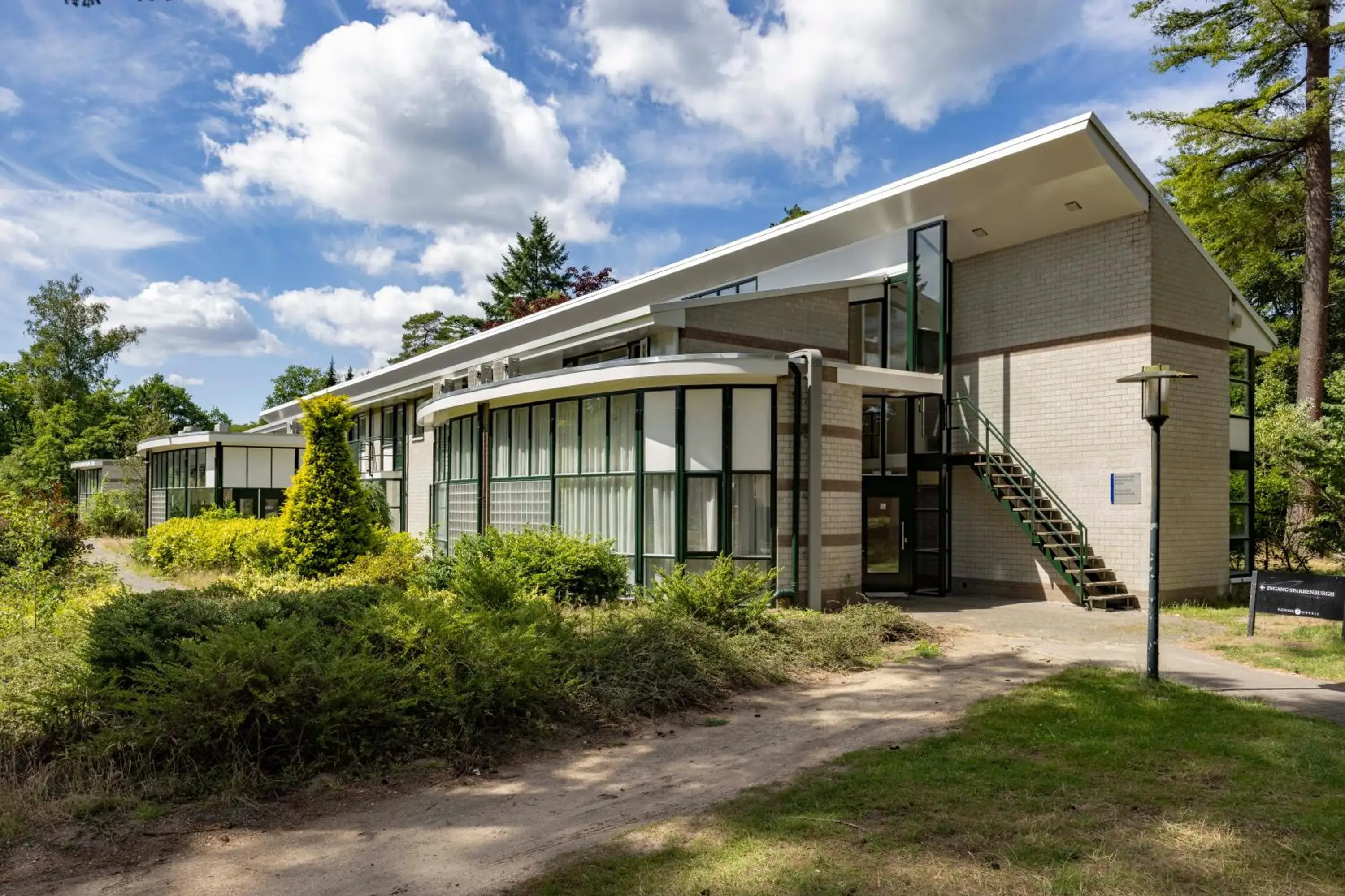 Property building in Fletcher Hotel Restaurant Victoria-Hoenderloo Property building in Fletcher Hotel Restaurant Victoria-Hoenderloo