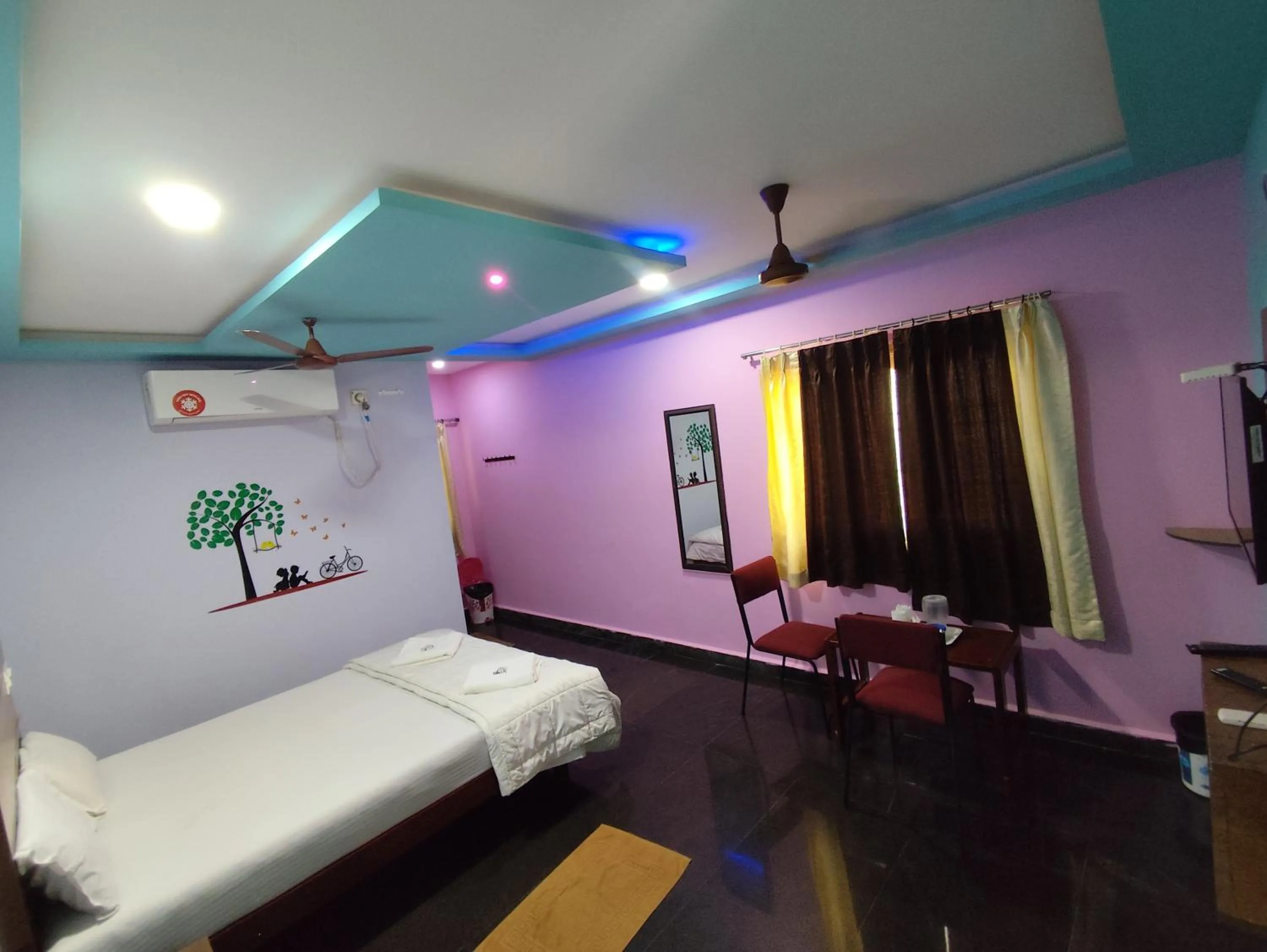 Bedroom, Bed in Sri Murugan Beach Paradise Hotel