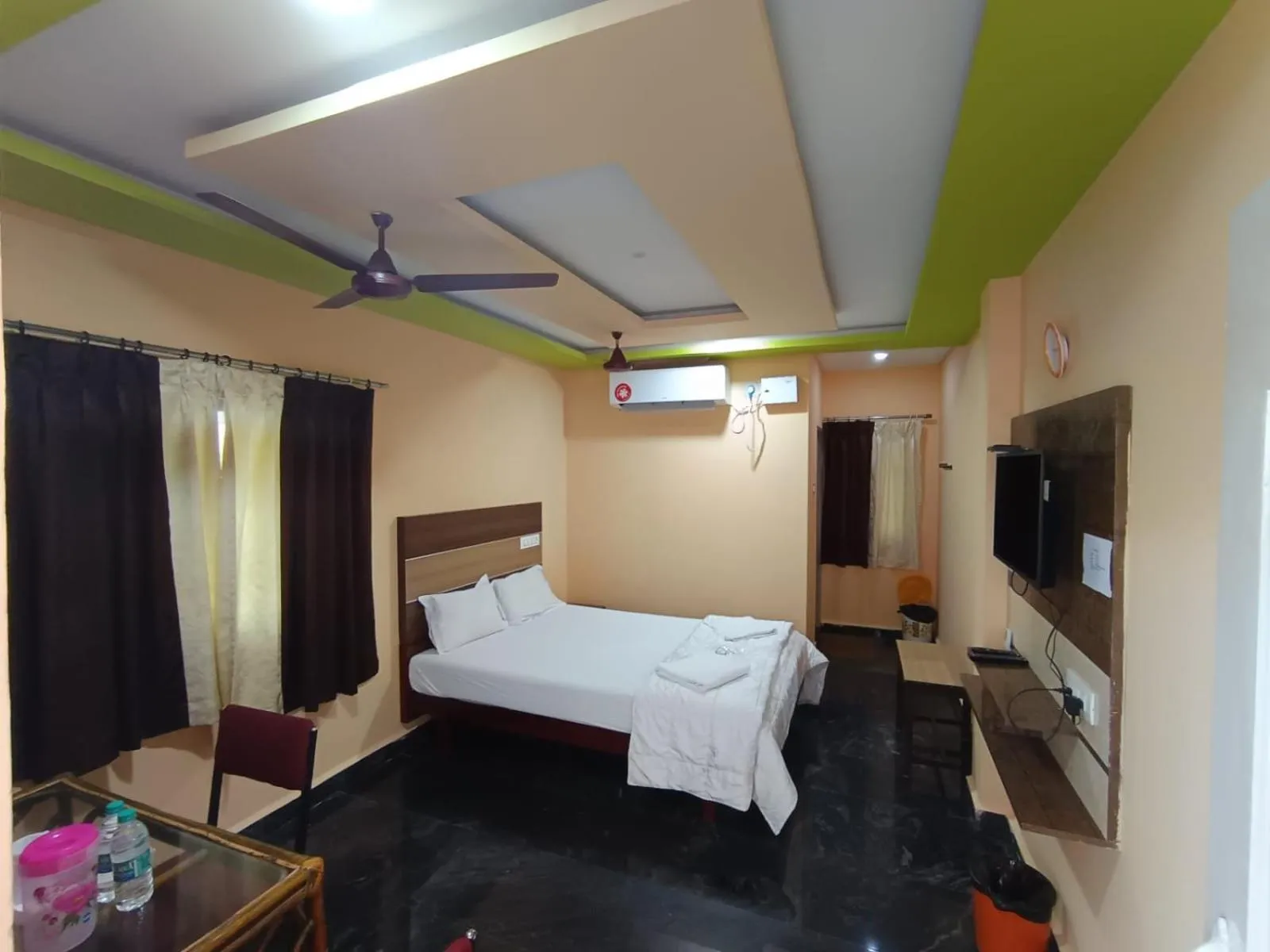 Bedroom, Bed in Sri Murugan Beach Paradise Hotel