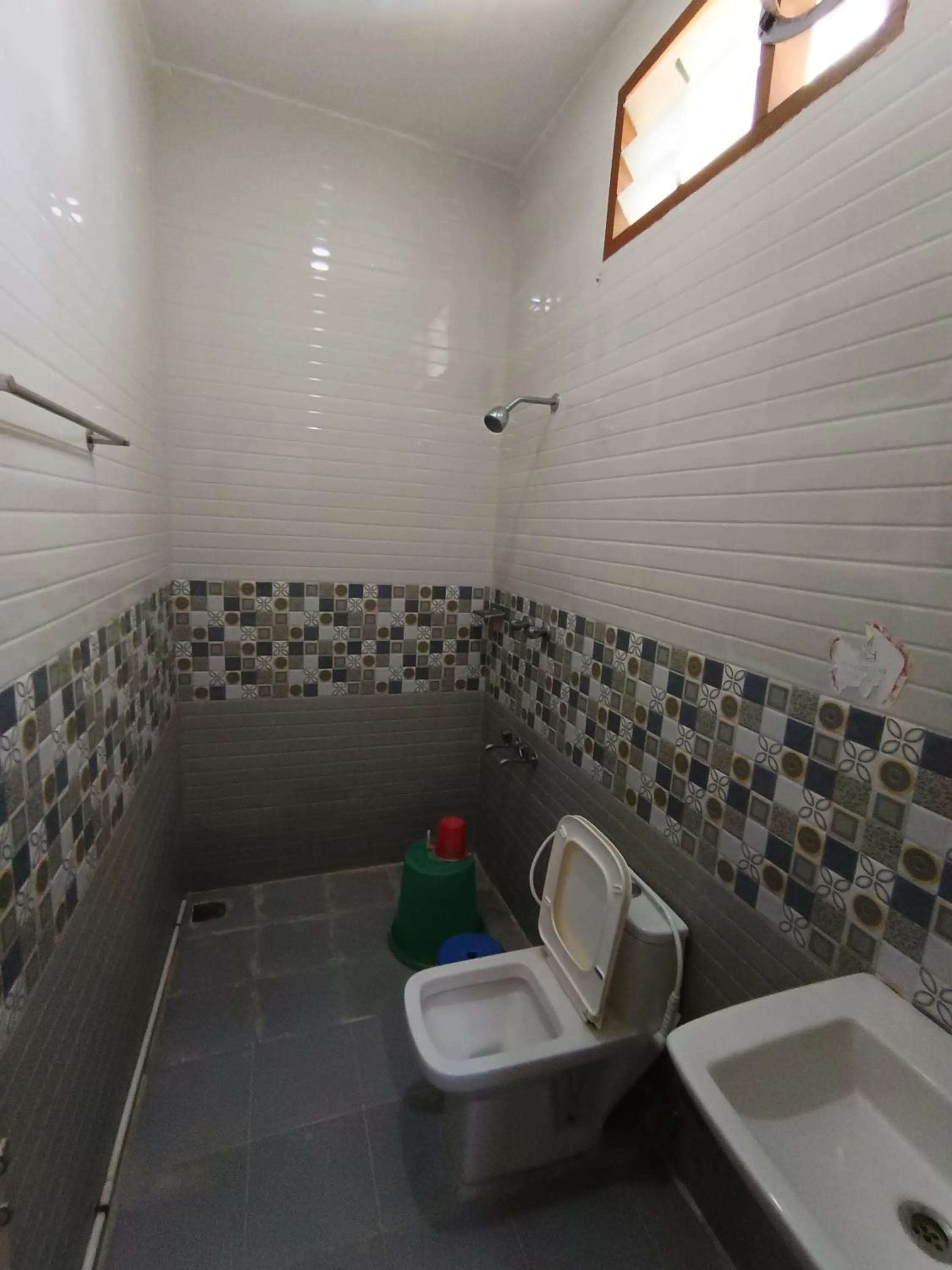 Shower in Sri Murugan Beach Paradise Hotel