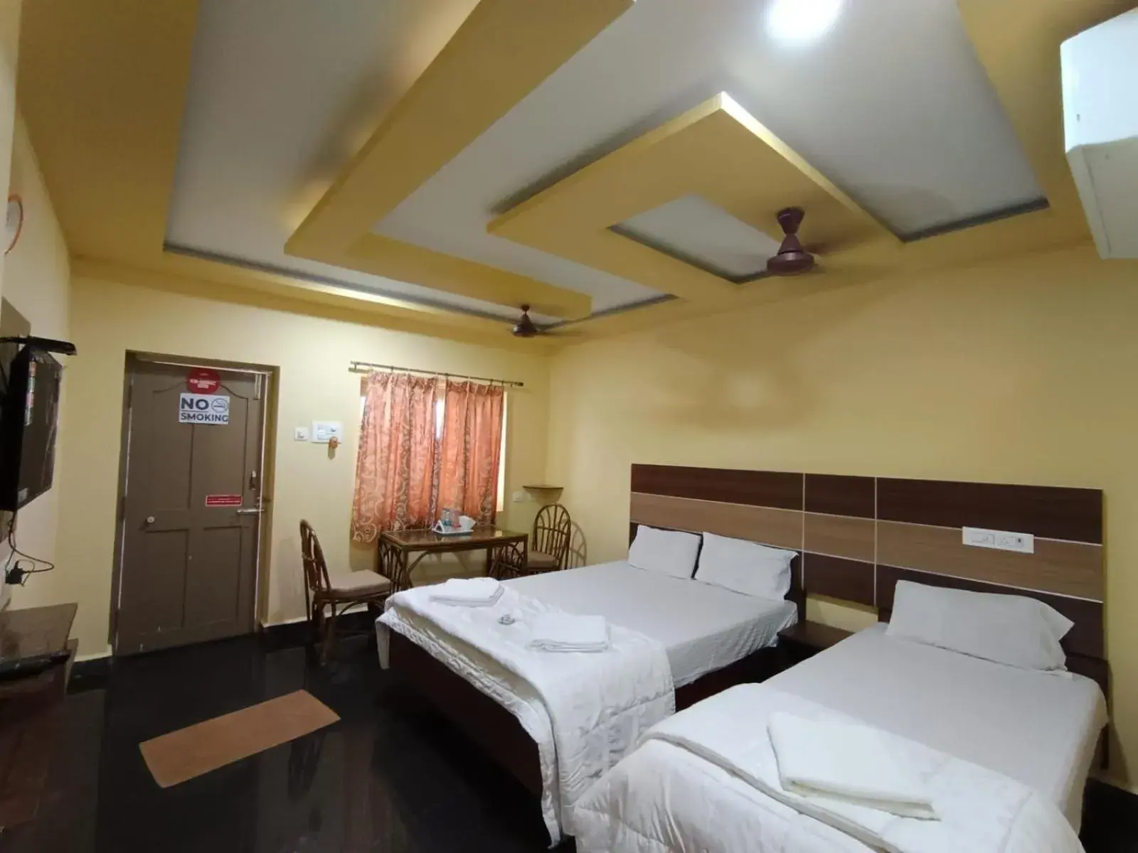 Basic Triple Room - single occupancy in Sri Murugan Beach Paradise Hotel Basic Triple Room - single occupancy in Sri Murugan Beach Paradise Hotel
