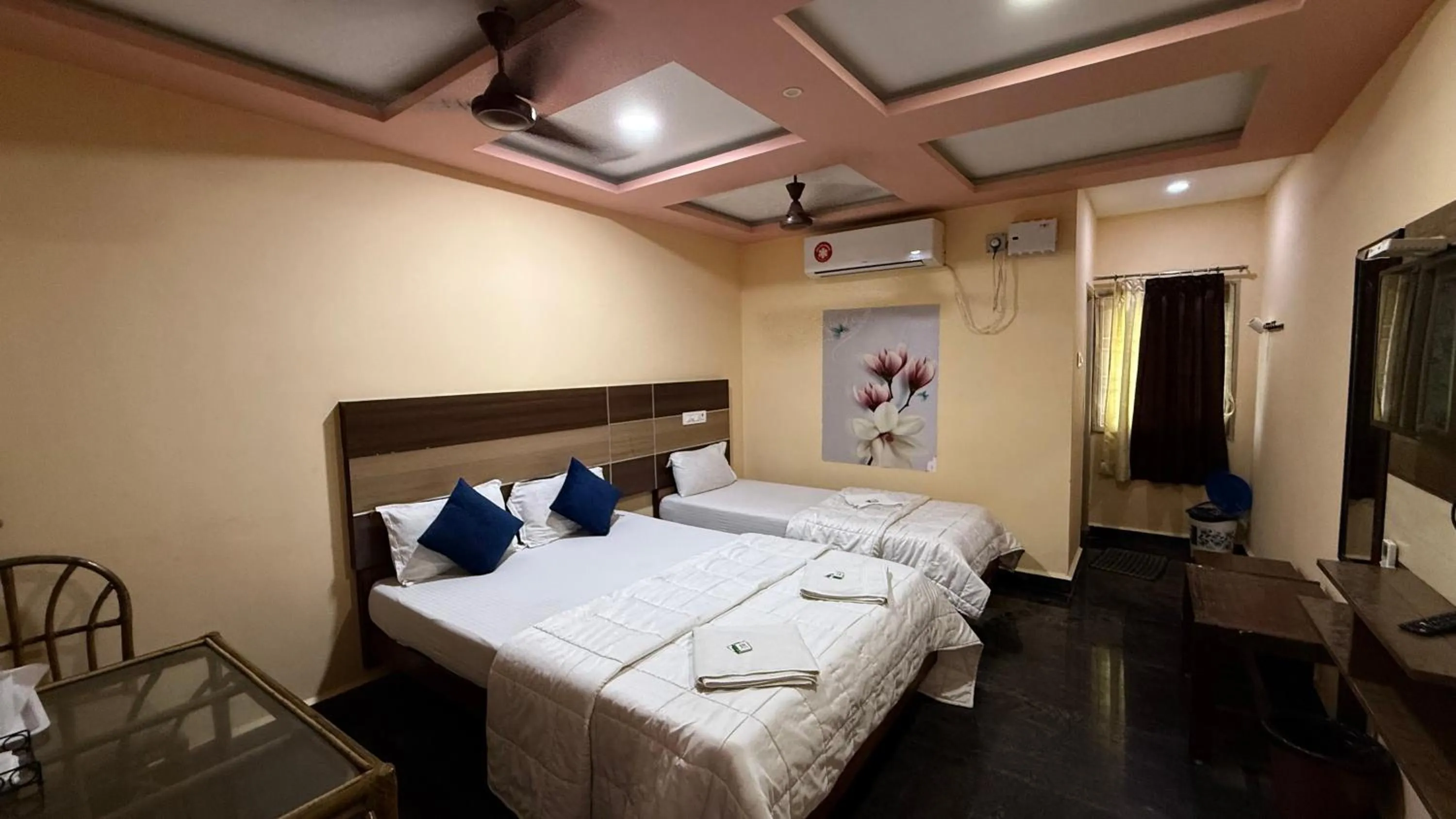 Bed in Sri Murugan Beach Paradise Hotel