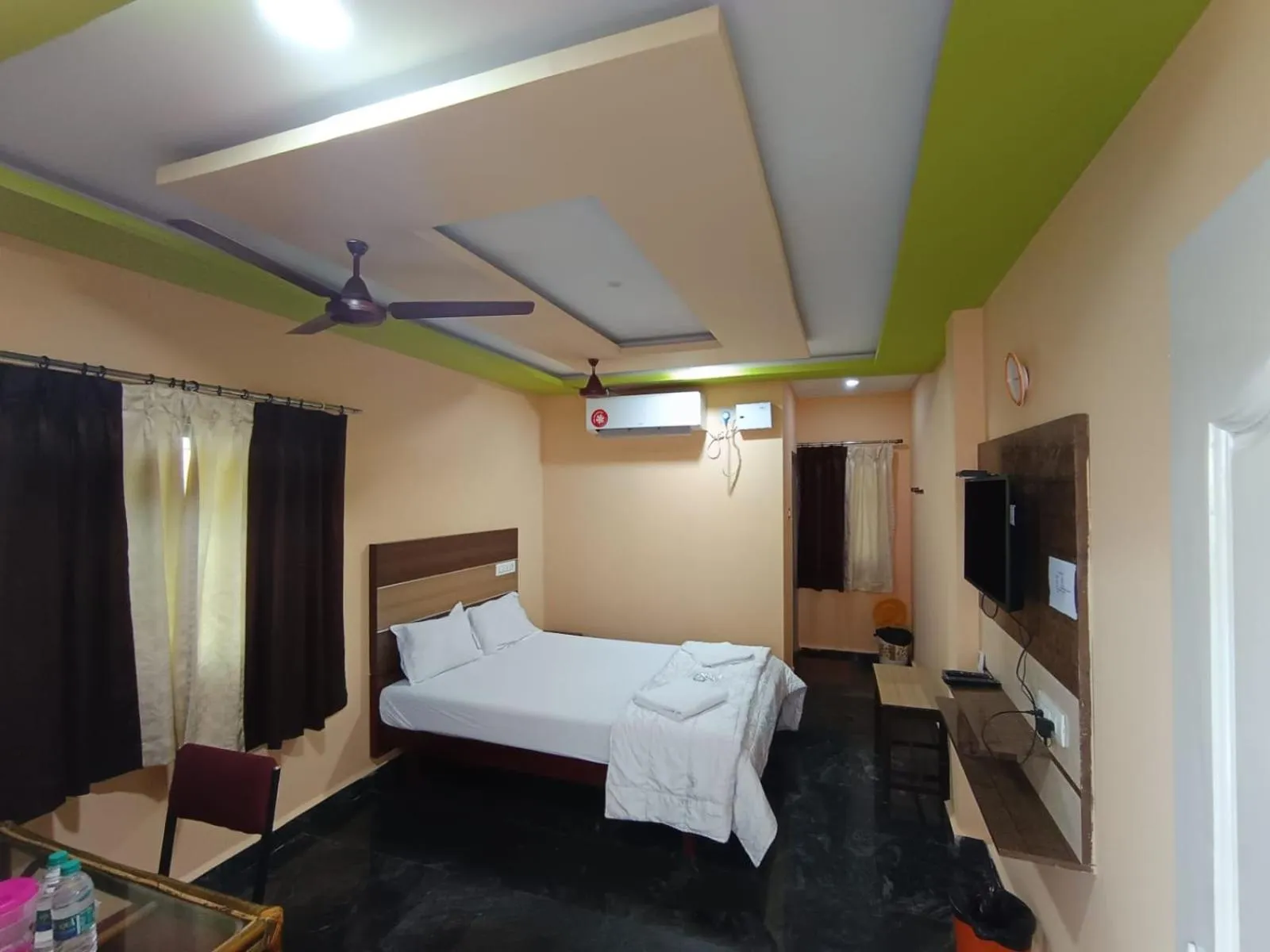 Bed in Sri Murugan Beach Paradise Hotel