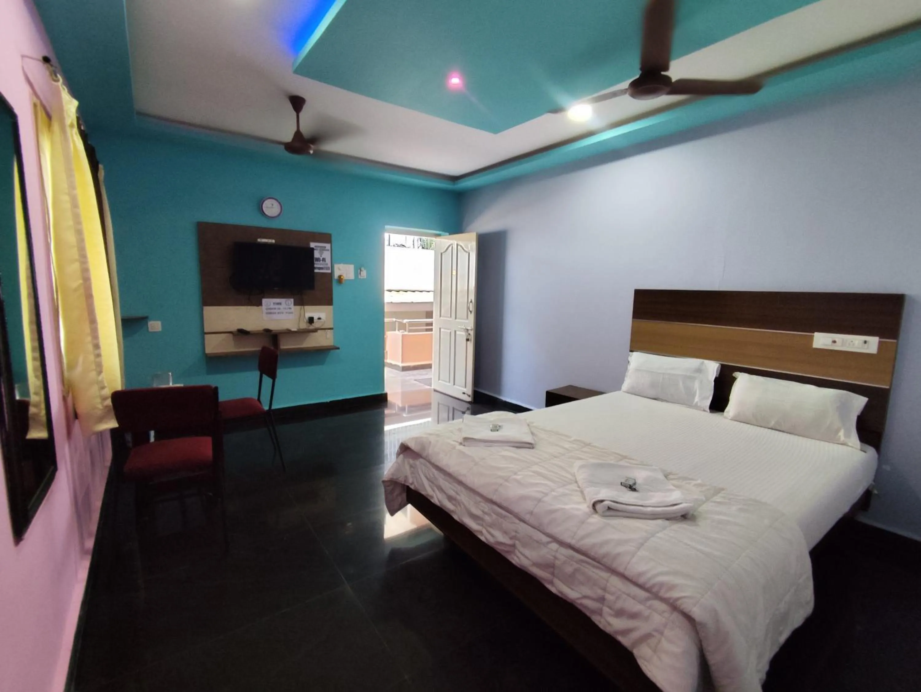 Bed in Sri Murugan Beach Paradise Hotel