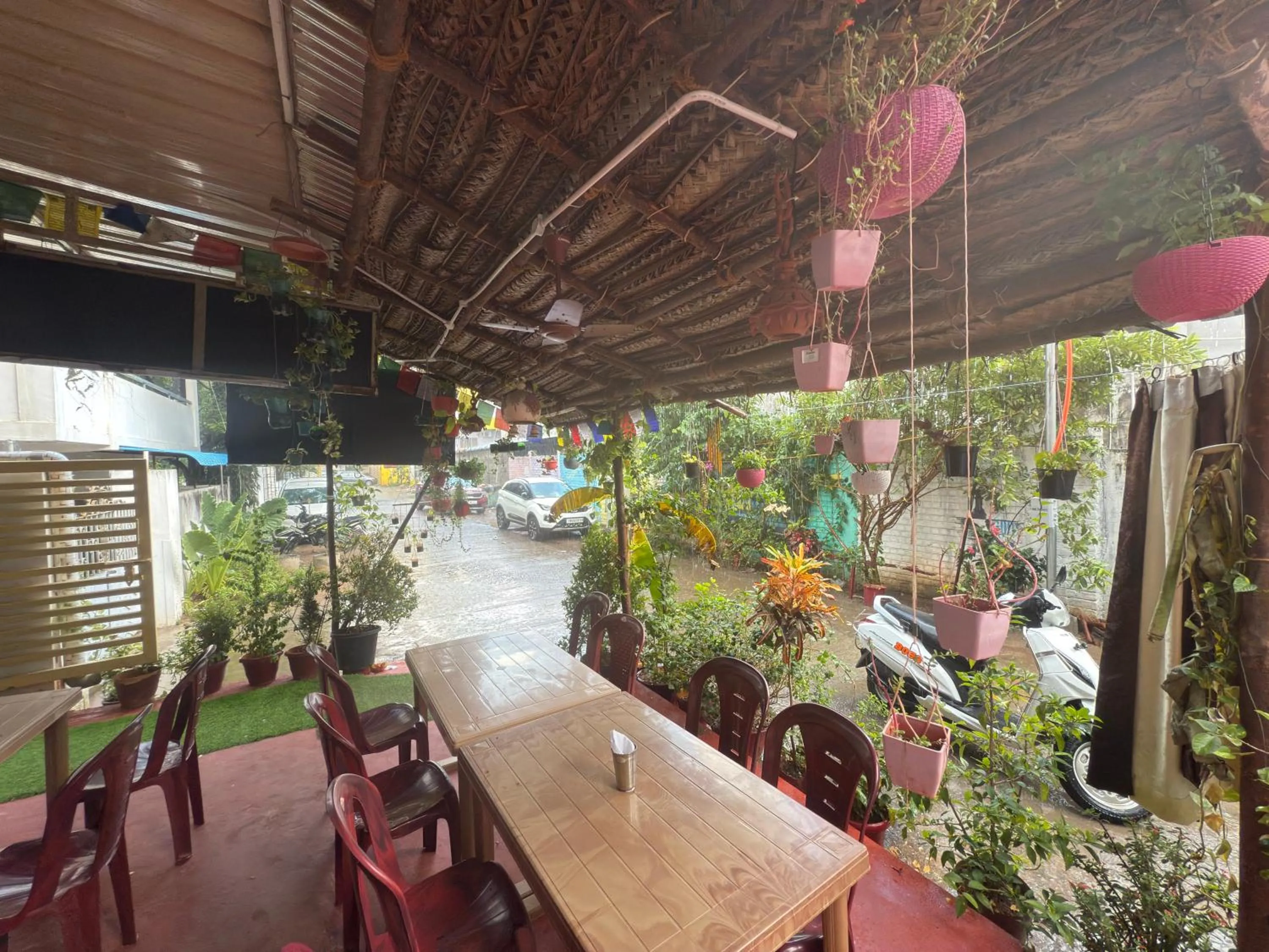 Restaurant/places to eat in Sri Murugan Beach Paradise Hotel