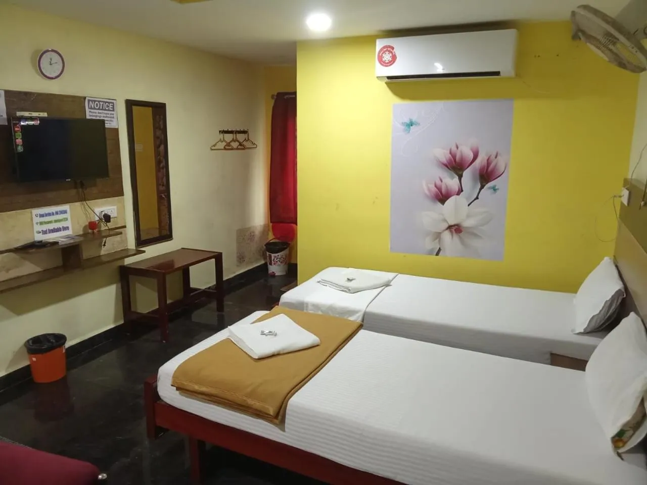 Bed in Sri Murugan Beach Paradise Hotel