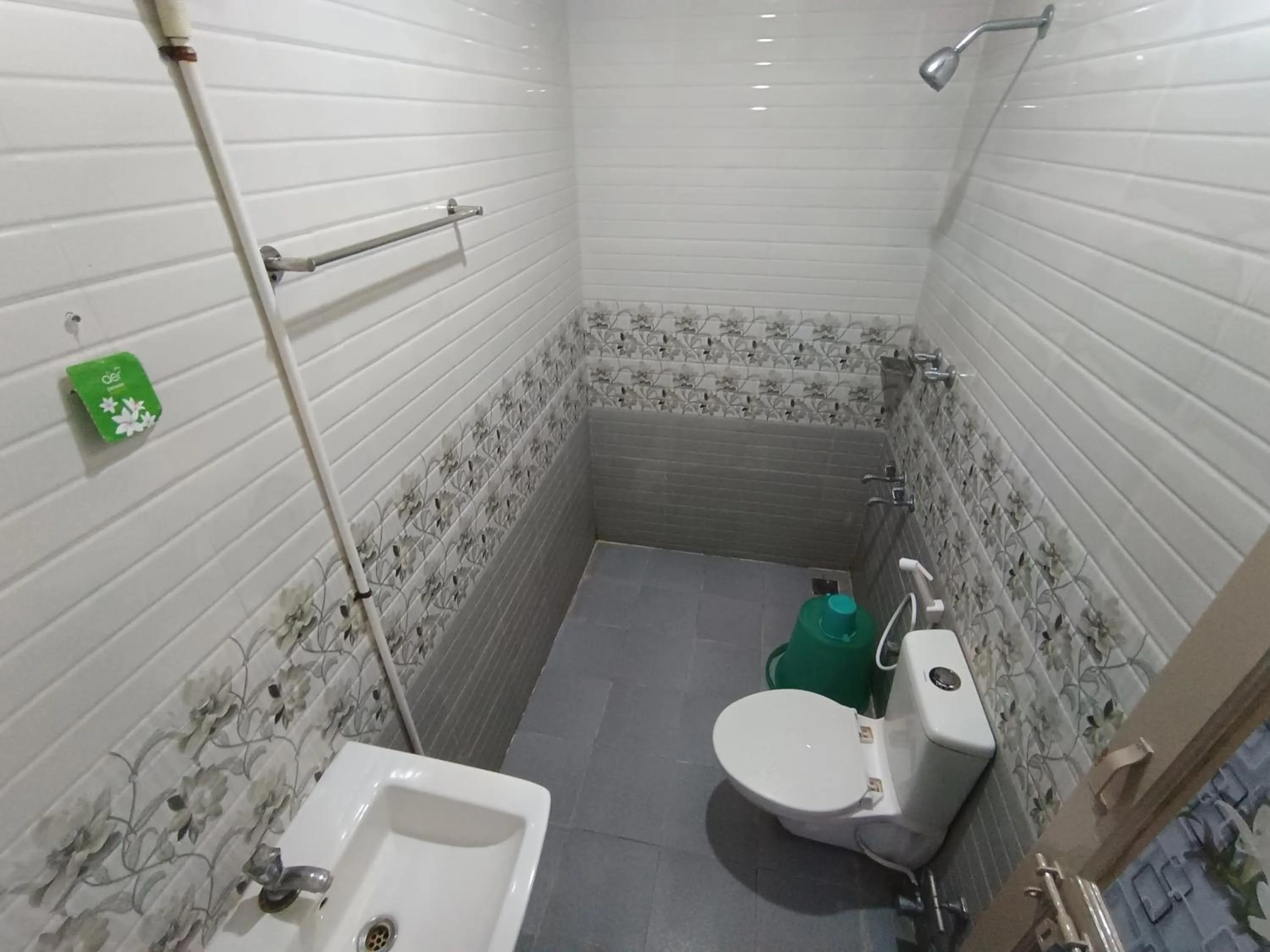 Shower in Sri Murugan Beach Paradise Hotel