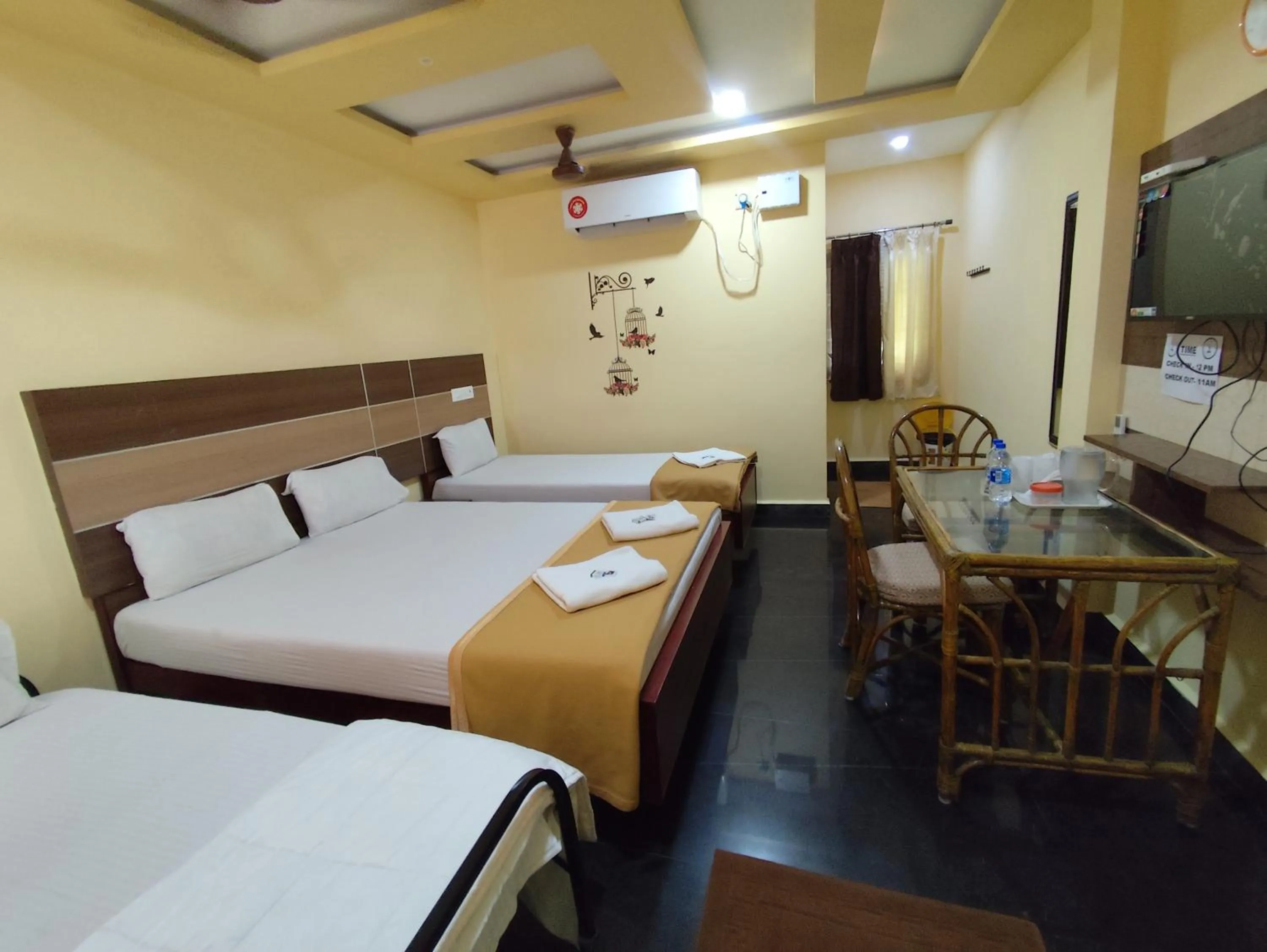 Bed in Sri Murugan Beach Paradise Hotel