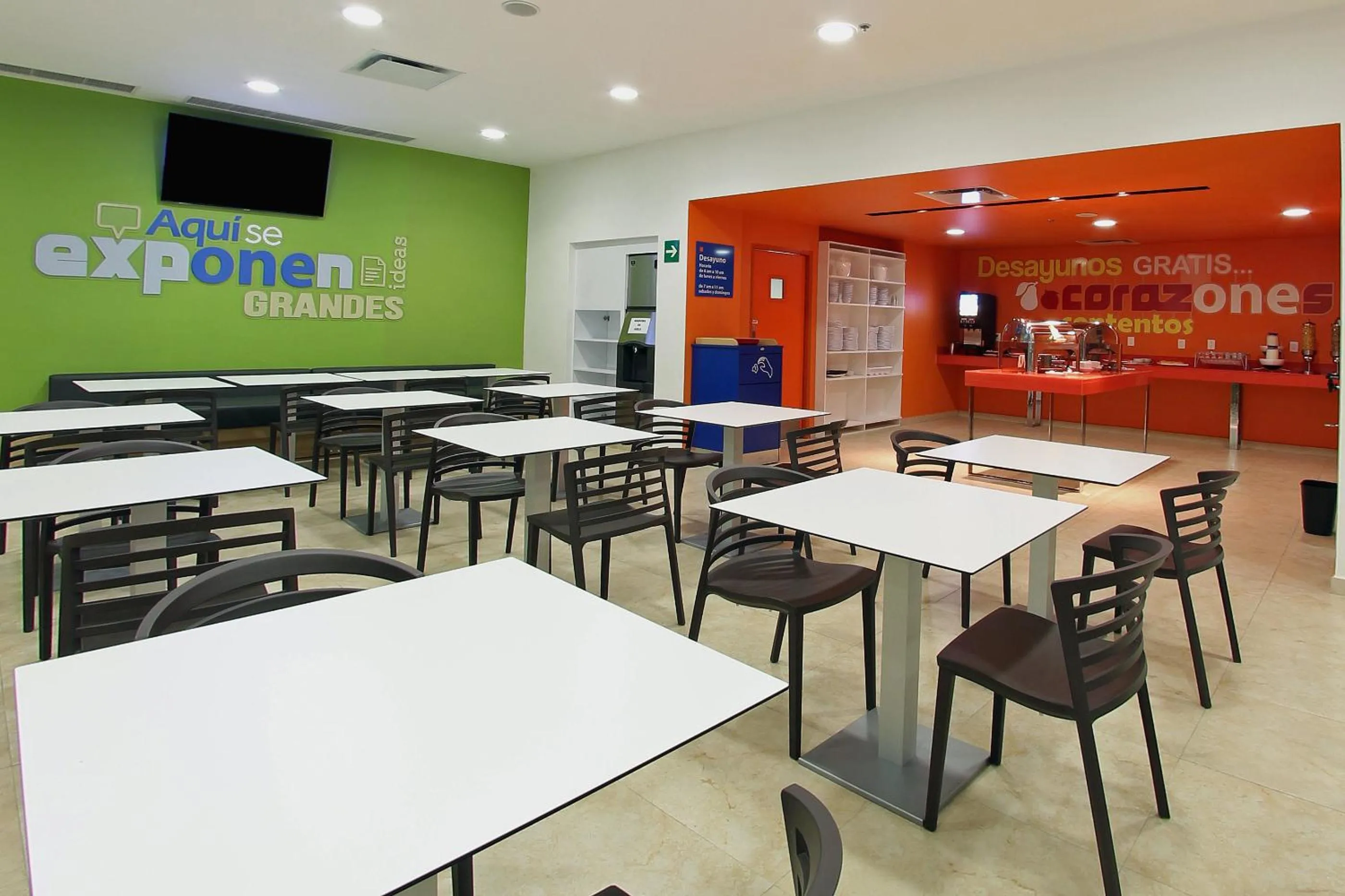 Restaurant/places to eat in One Queretaro Centro Sur