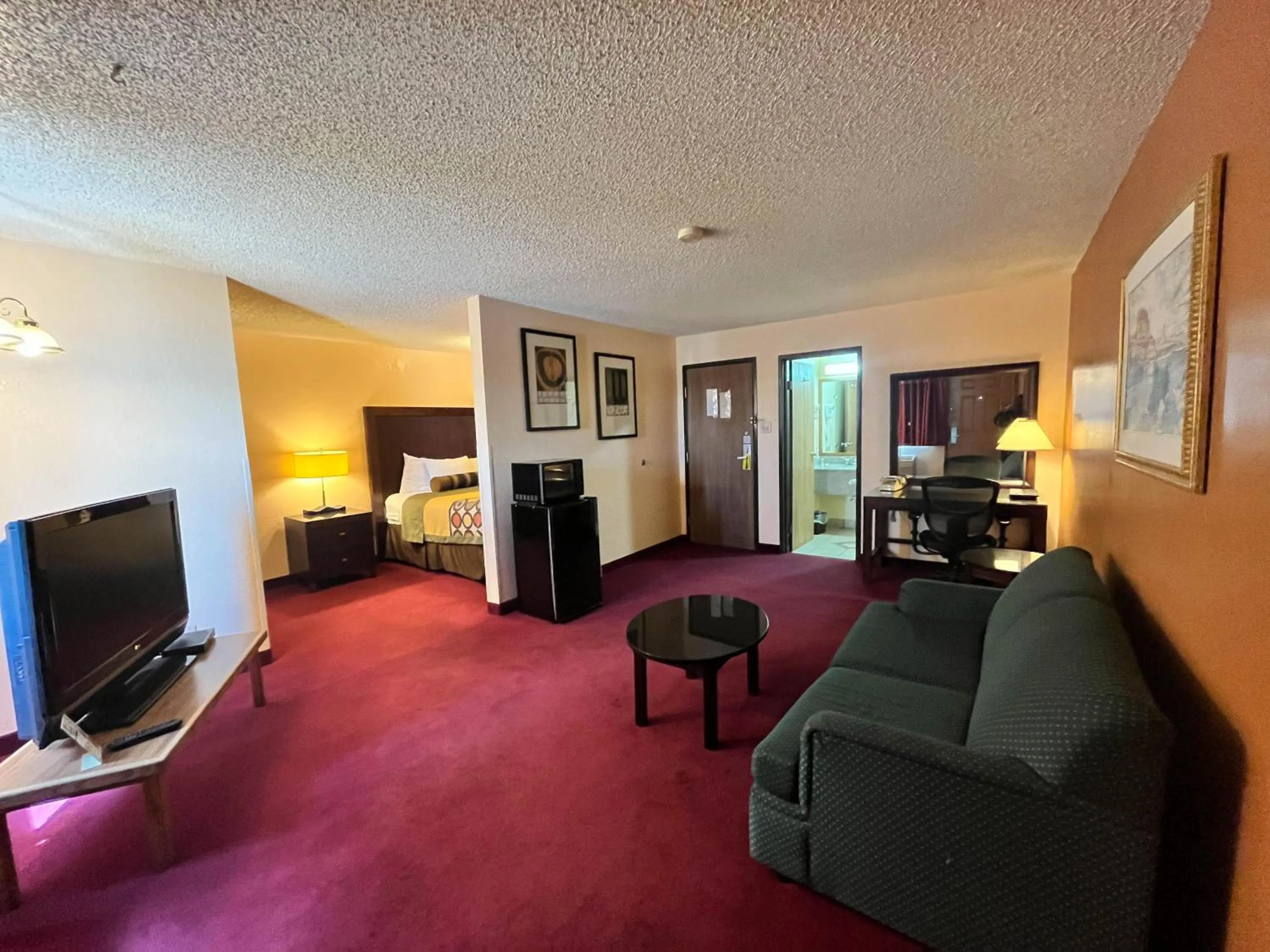 Bedroom, Bed in Super 8 by Wyndham Deming NM