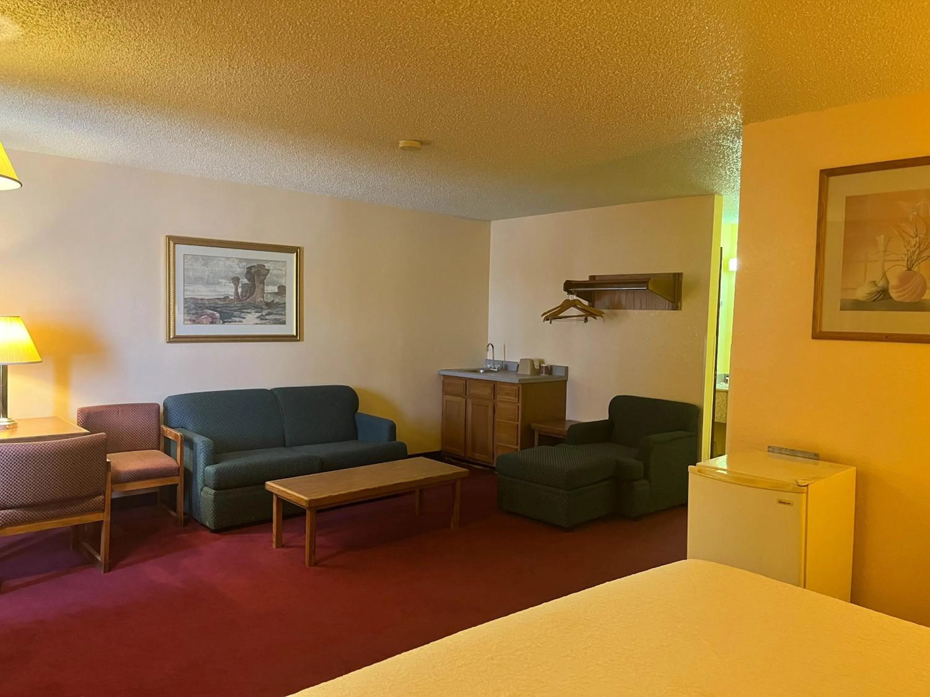 Bedroom, Bed in Super 8 by Wyndham Deming NM