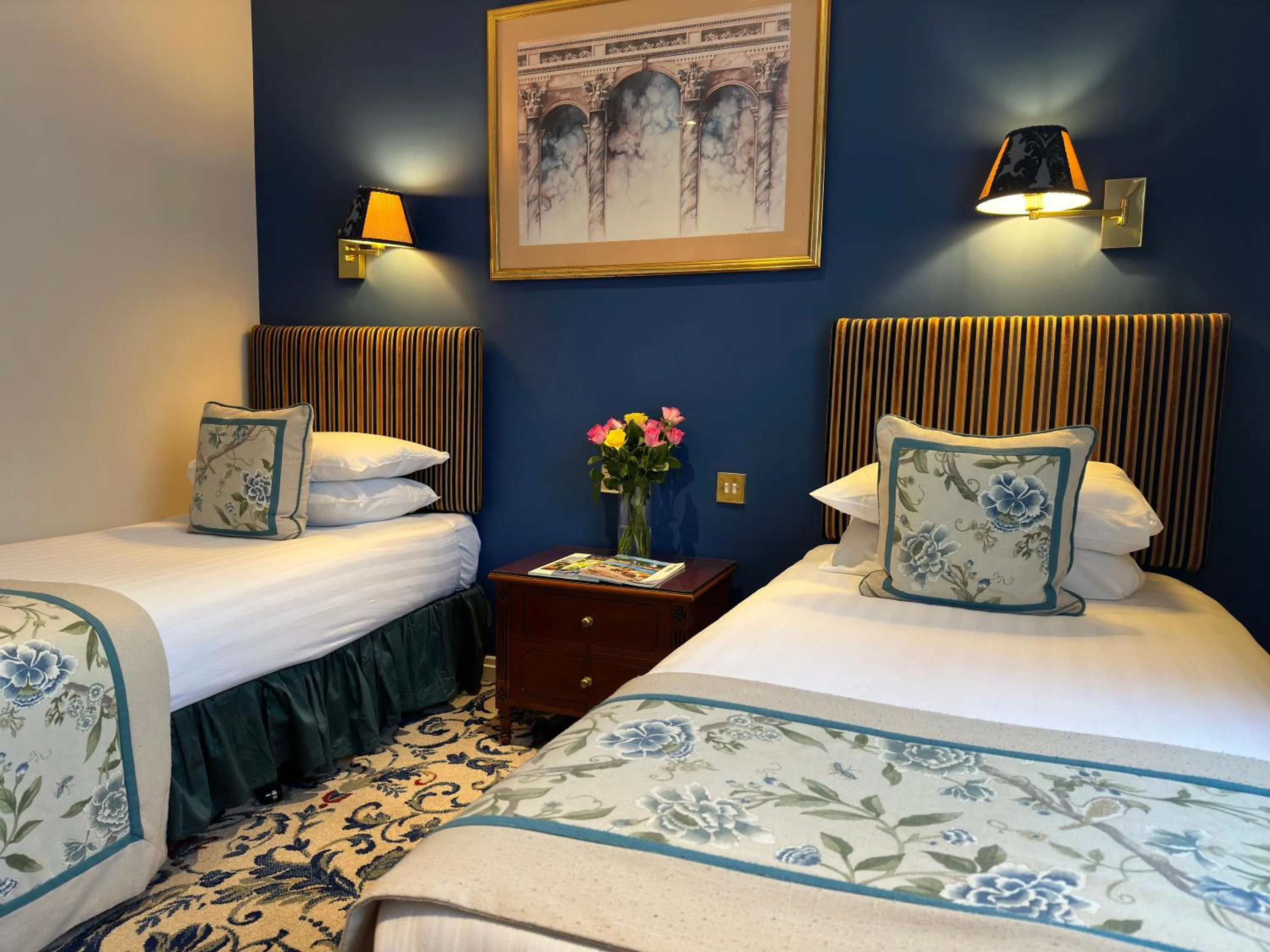 Bedroom, Bed in London Lodge Hotel