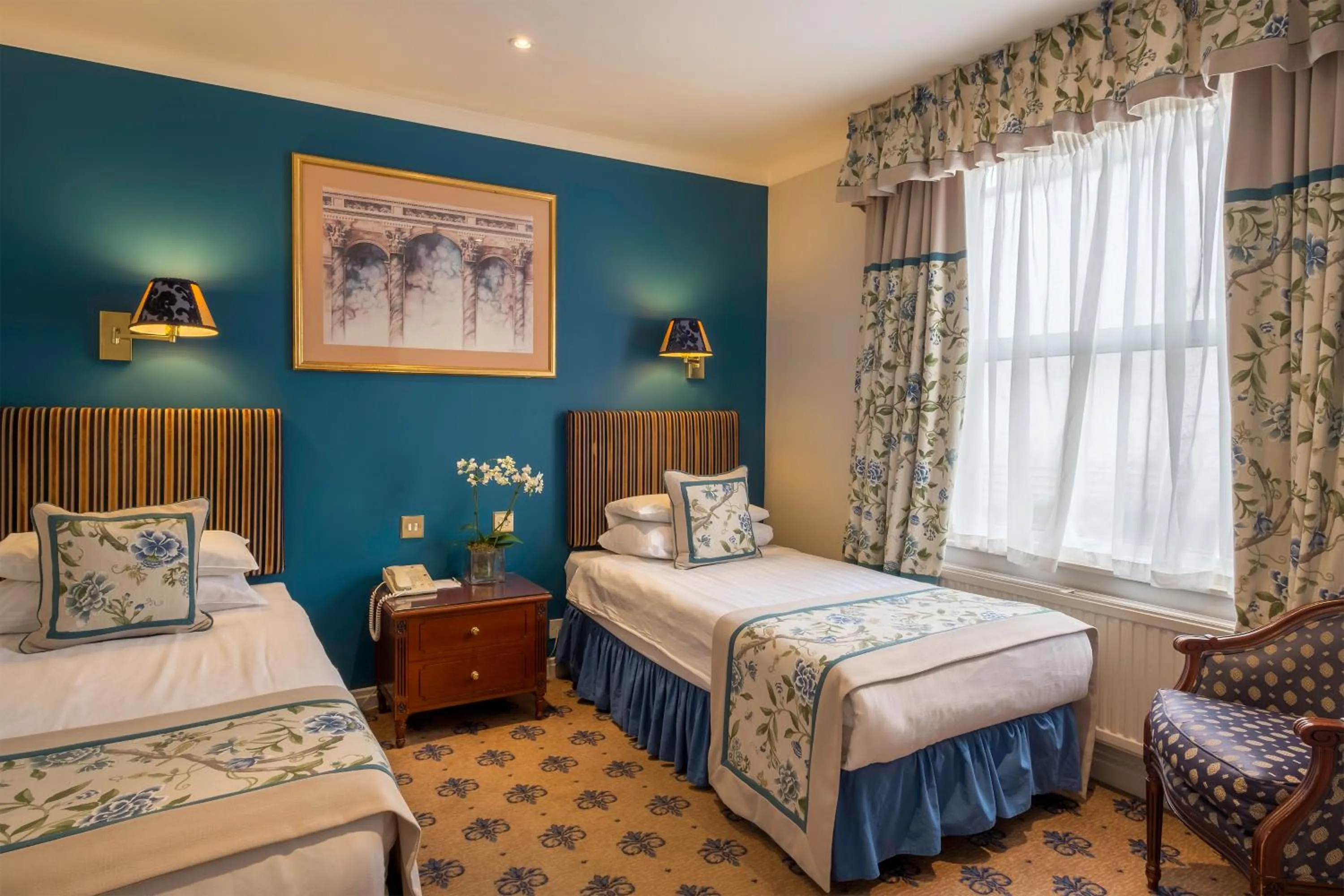 Photo of the whole room, Bed in London Lodge Hotel