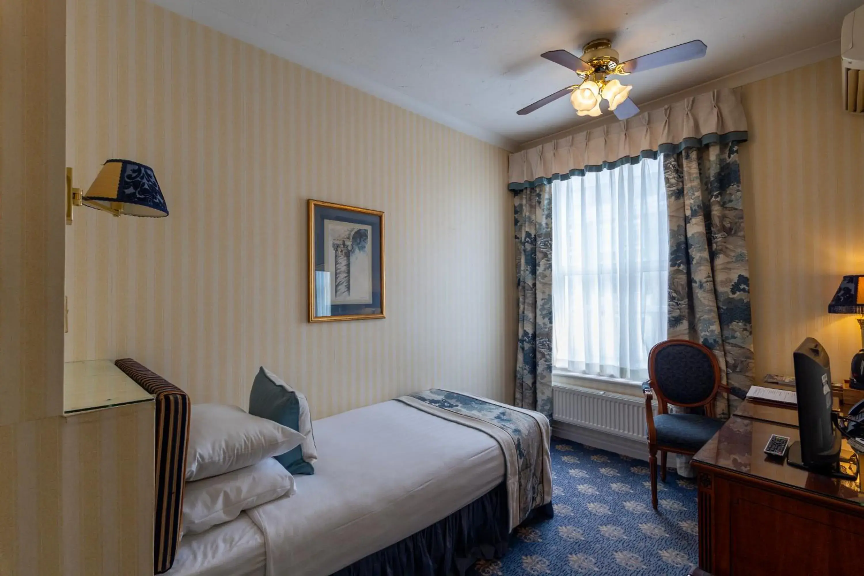 Standard Single Room in London Lodge Hotel Standard Single Room in London Lodge Hotel