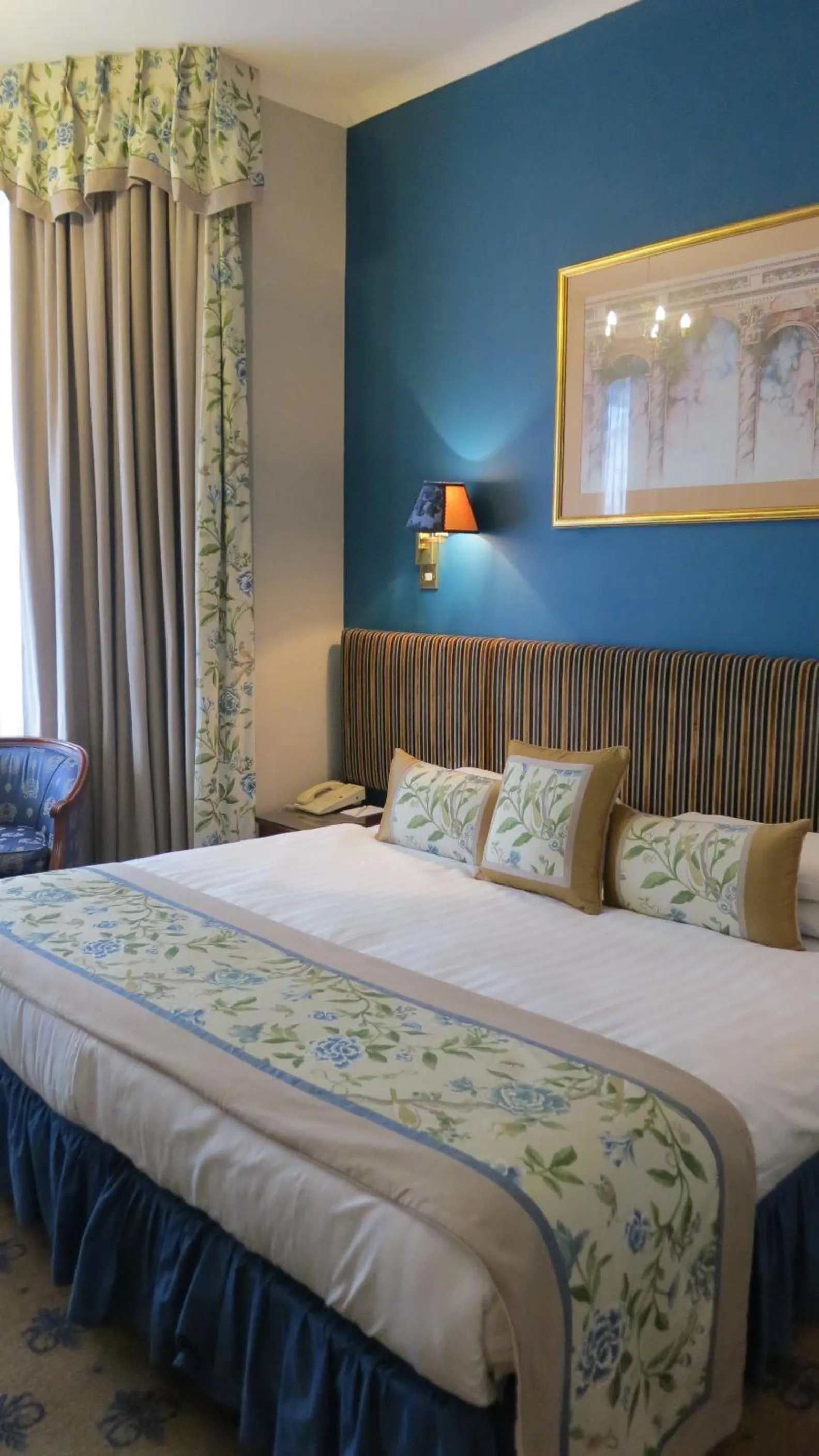 Photo of the whole room, Bed in London Lodge Hotel