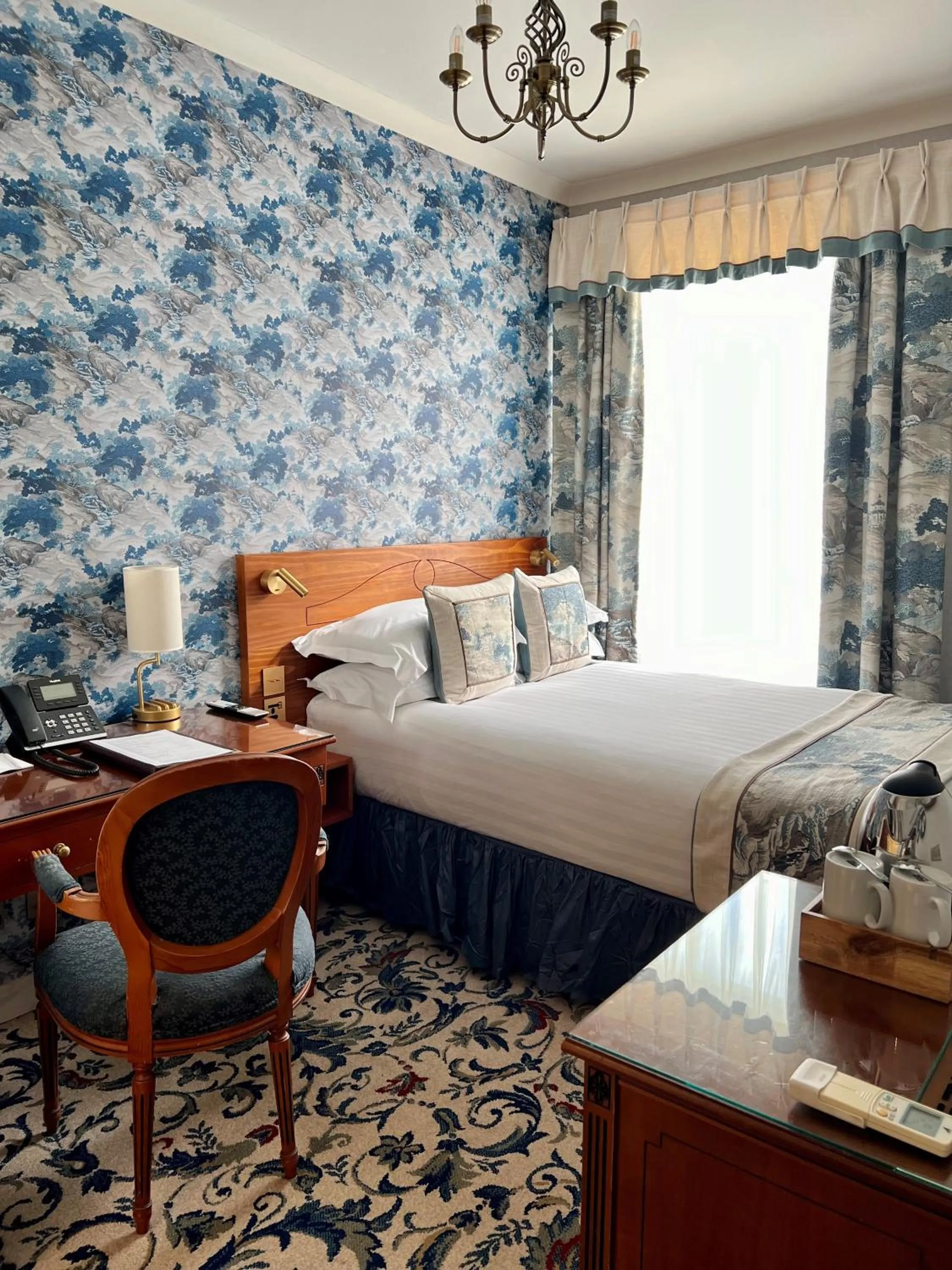 Bedroom, Bed in London Lodge Hotel