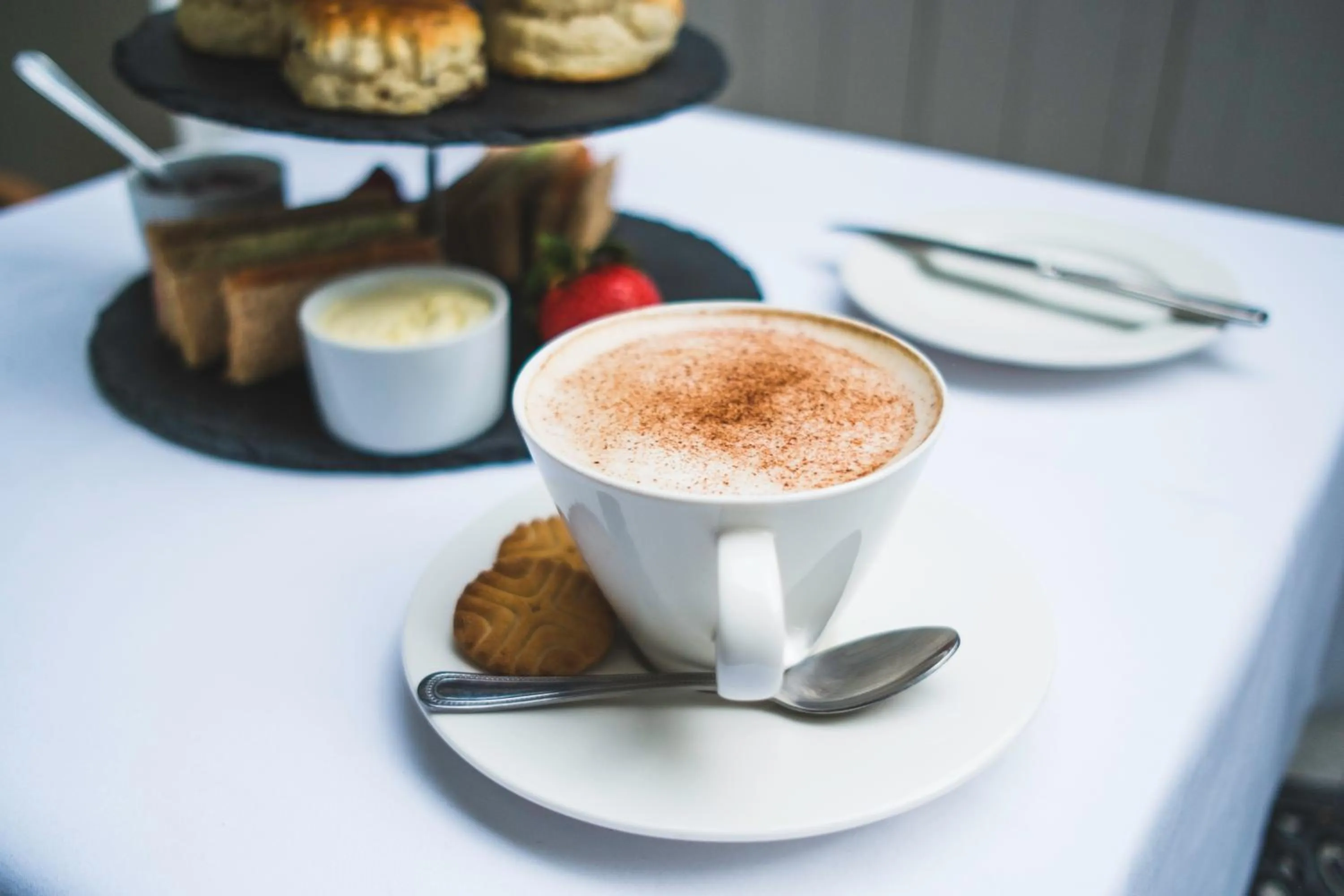 Food and drinks in London Lodge Hotel