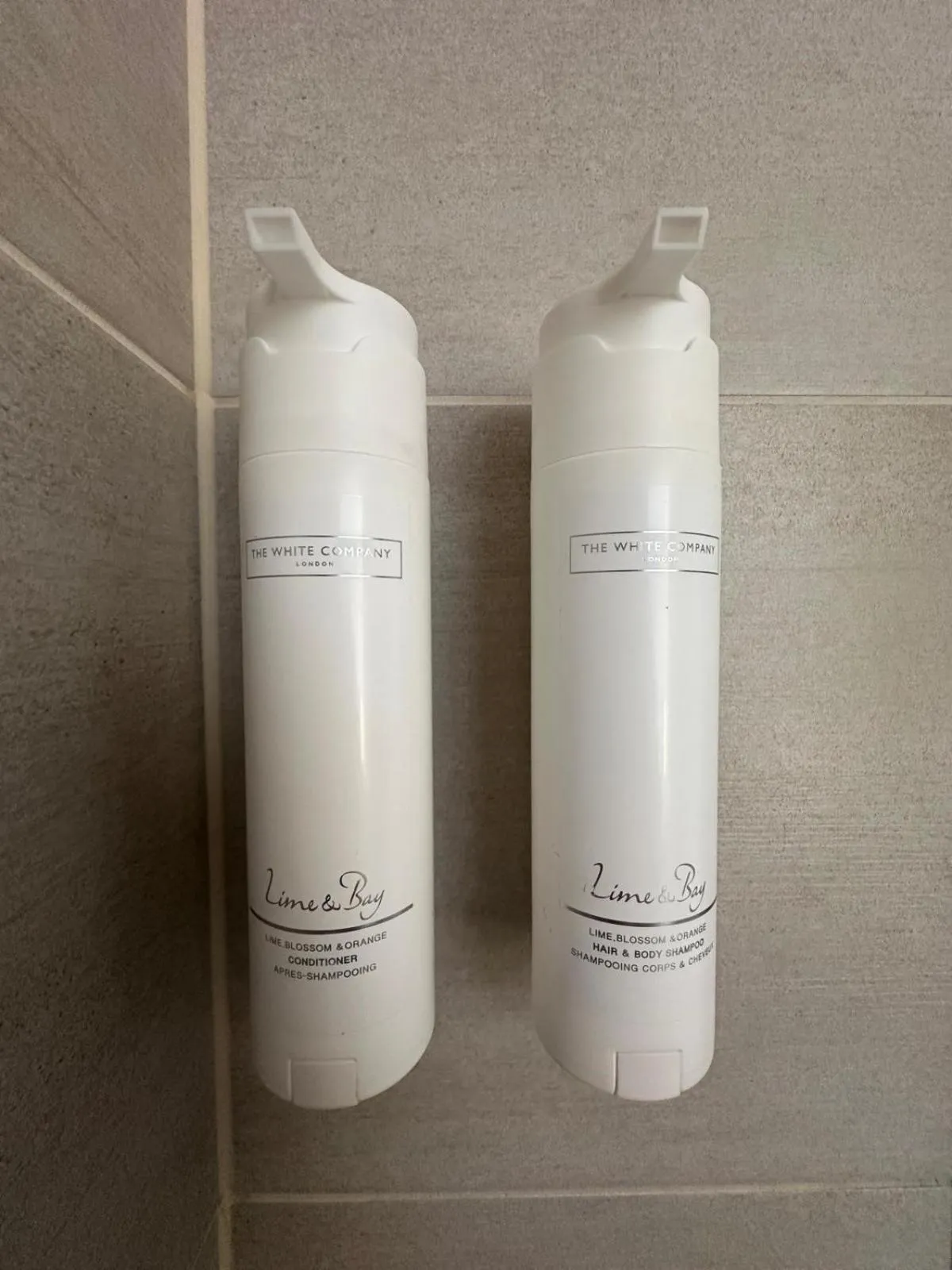 Bathroom in London Lodge Hotel