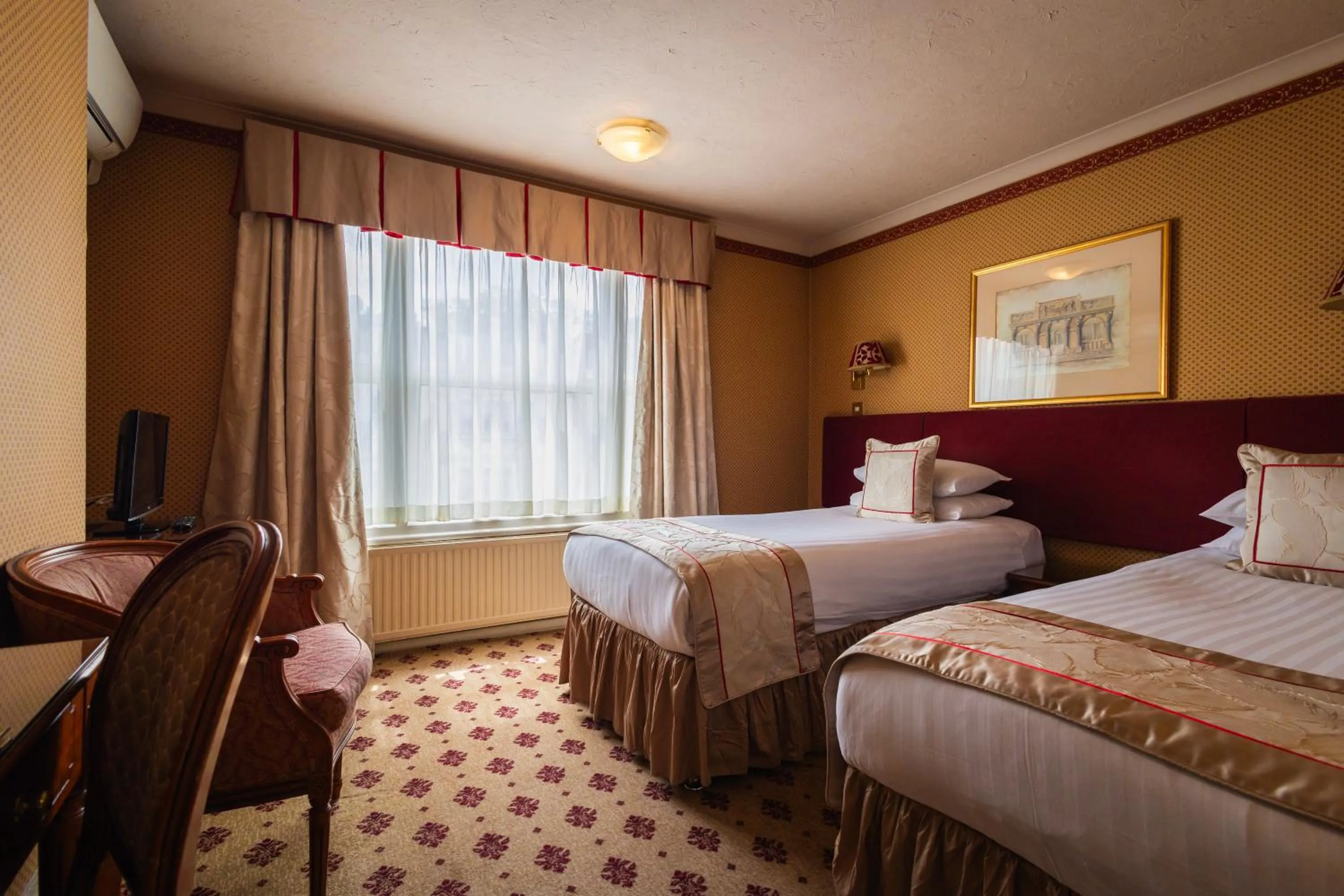 Bedroom, Bed in London Lodge Hotel