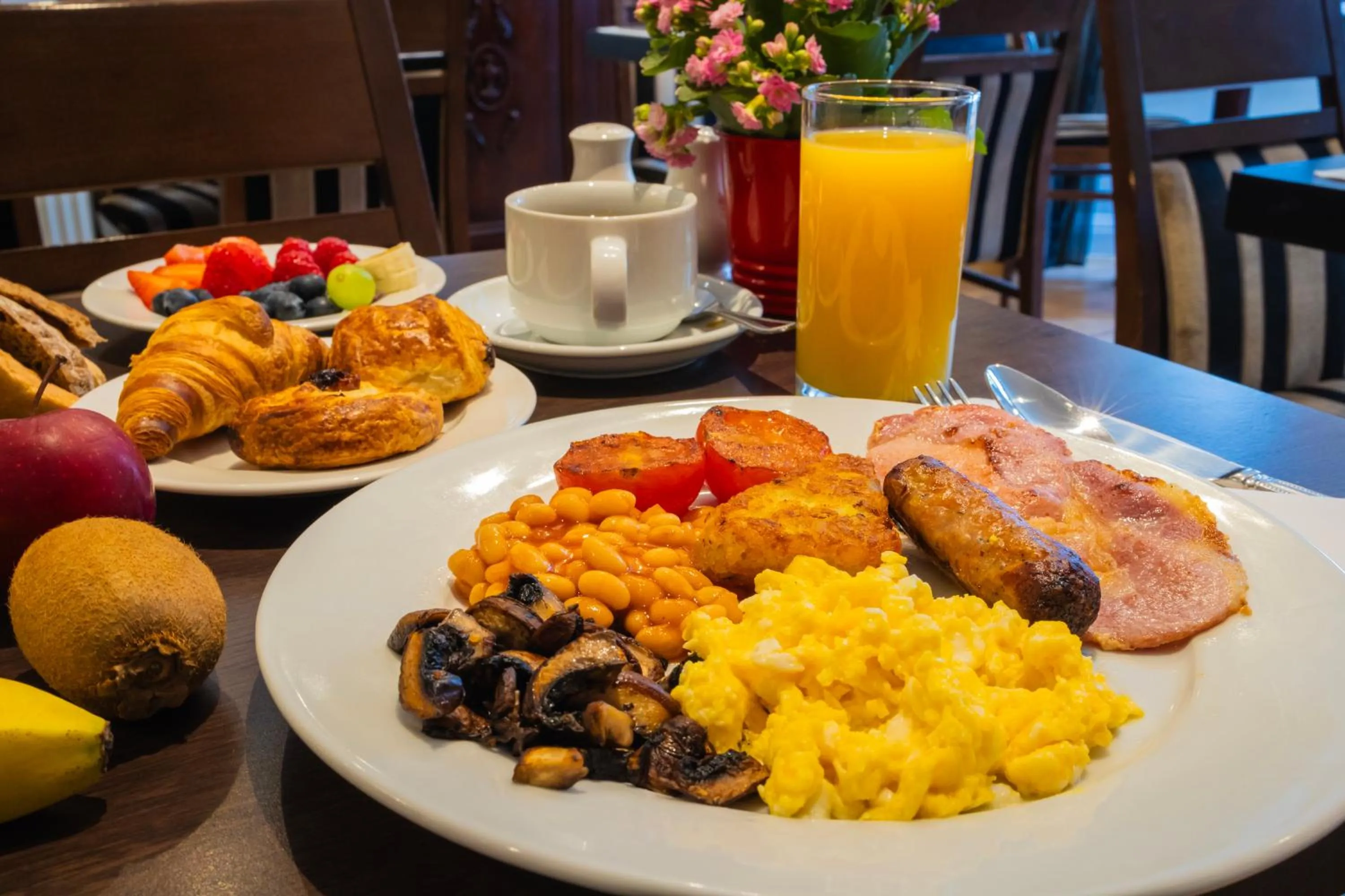 Breakfast in London Lodge Hotel