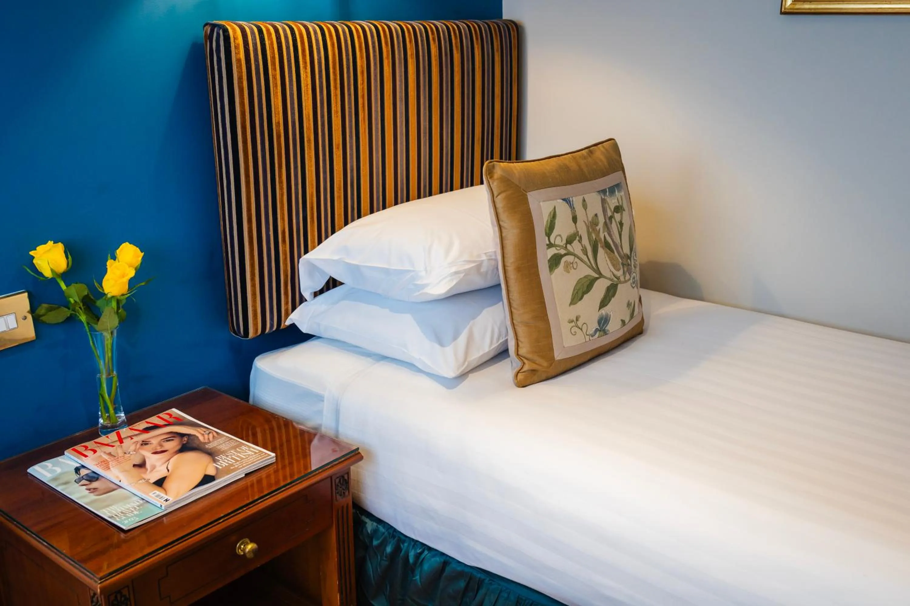 Bed in London Lodge Hotel