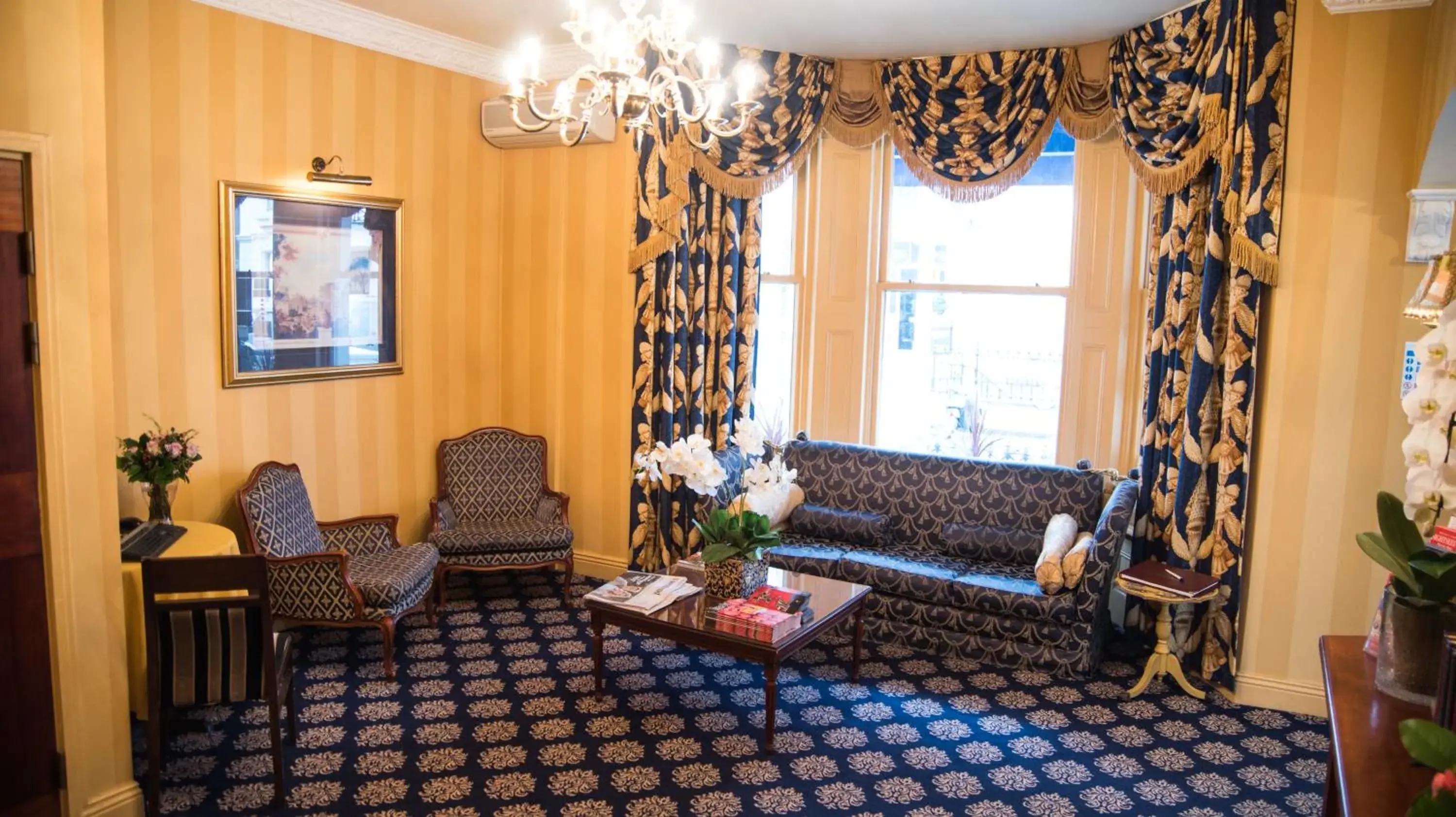 Lobby or reception in London Lodge Hotel Lobby or reception in London Lodge Hotel