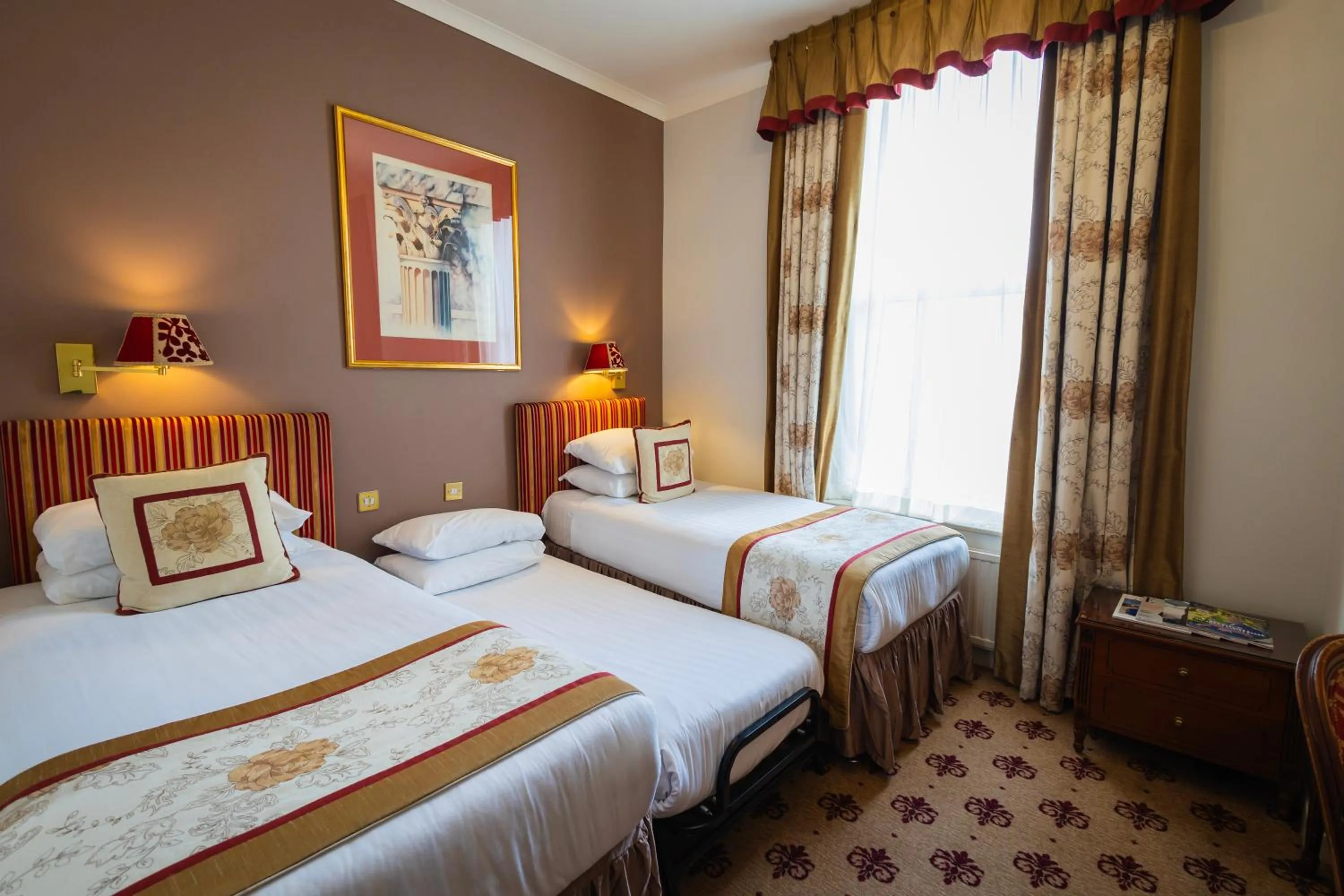 Bedroom, Bed in London Lodge Hotel