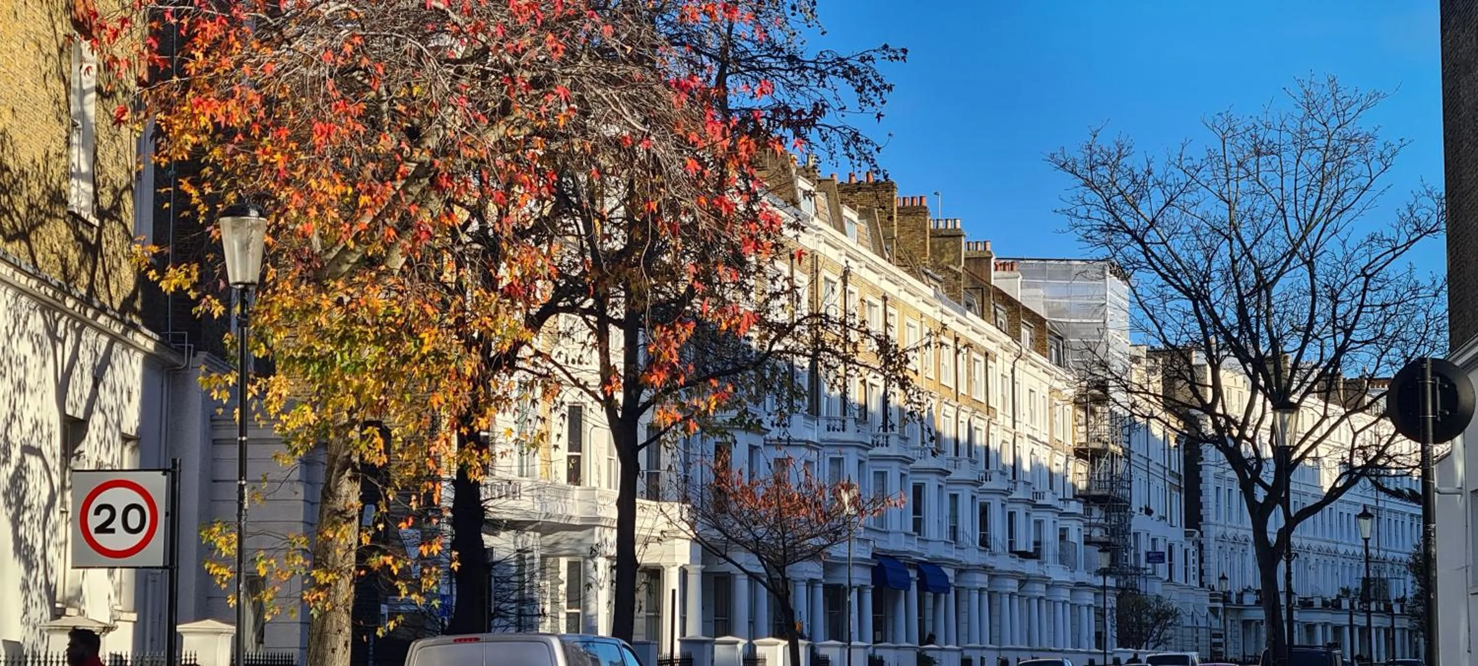 Property building in London Lodge Hotel